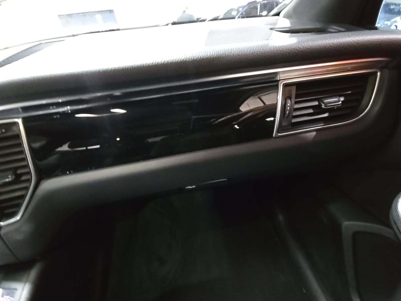 2018 Porsche Macan Base AWD