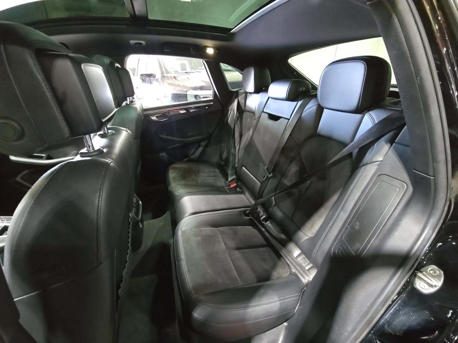 2018 Porsche Macan Base AWD