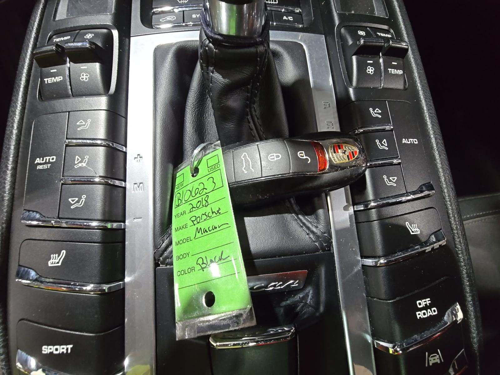 2018 Porsche Macan Base AWD