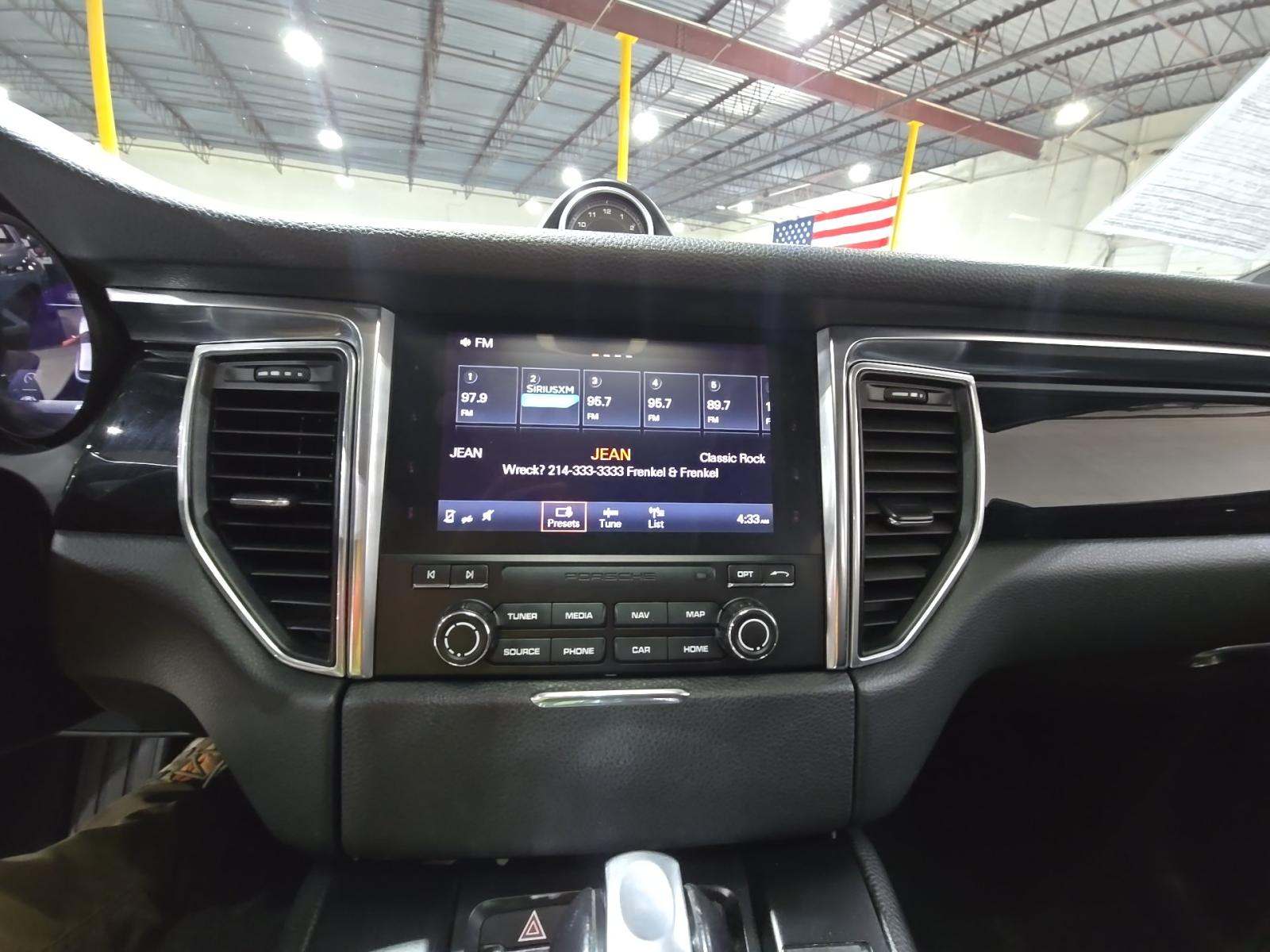 2018 Porsche Macan Base AWD