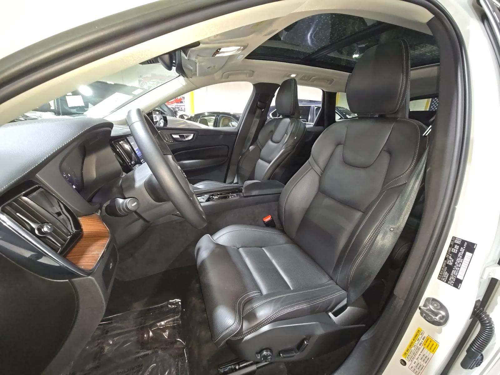 2023 Volvo XC60 B5 Ultimate FWD