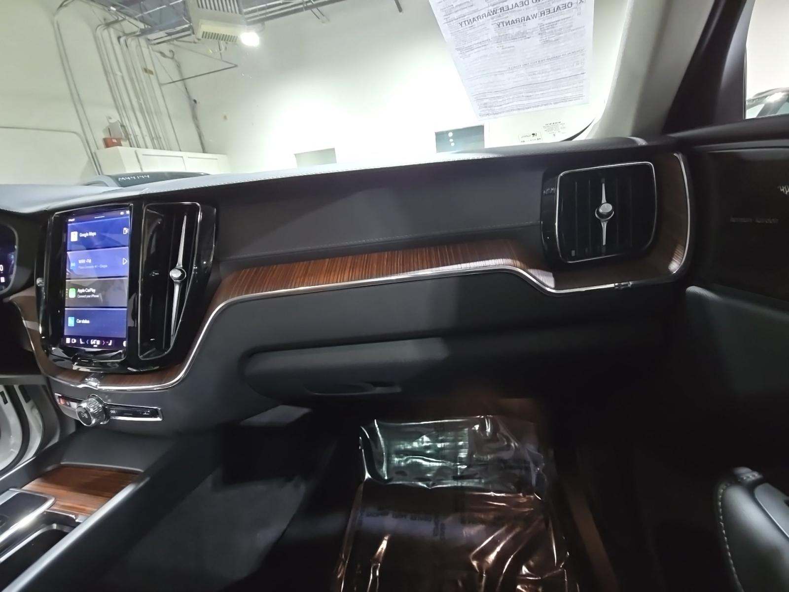 2023 Volvo XC60 B5 Ultimate FWD