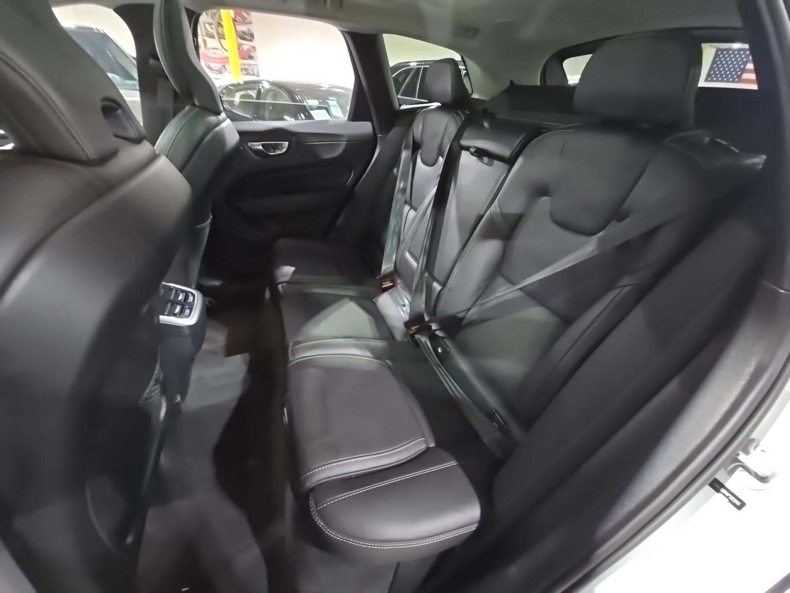 2023 Volvo XC60 B5 Ultimate FWD