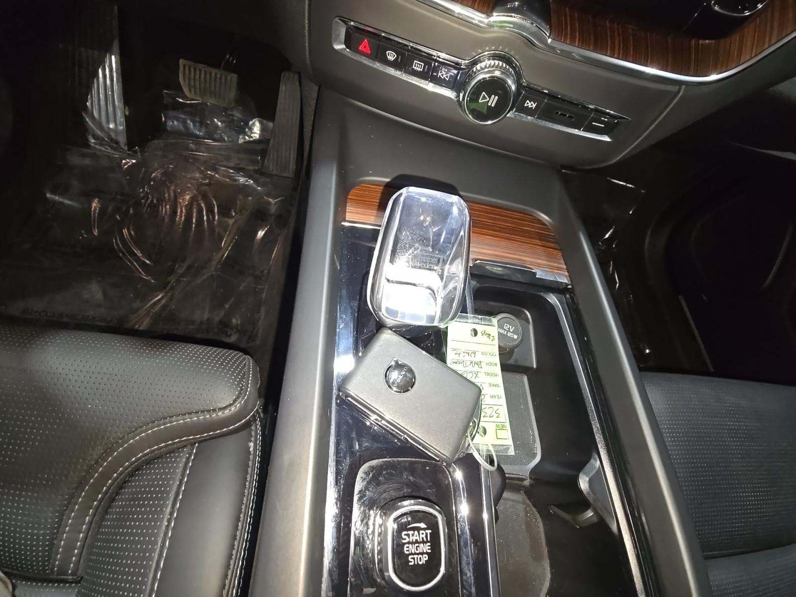 2023 Volvo XC60 B5 Ultimate FWD