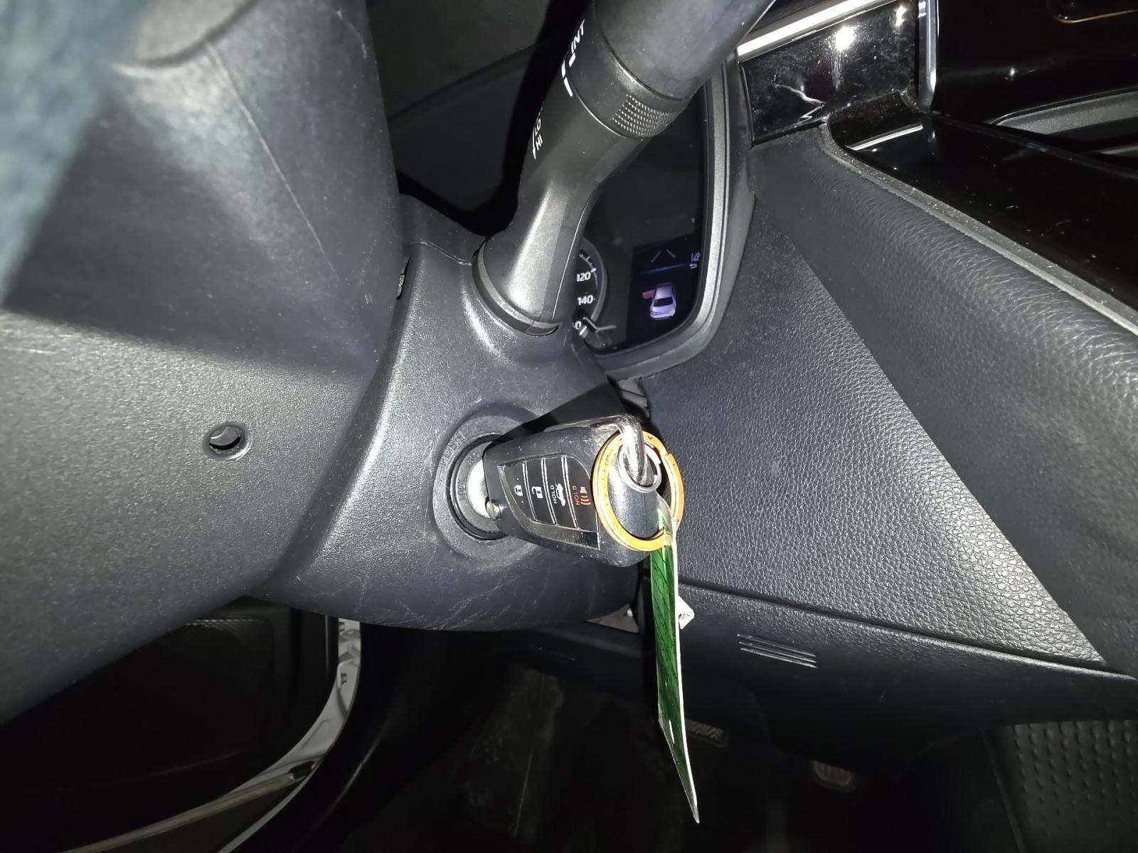 2020 Toyota Corolla LE FWD