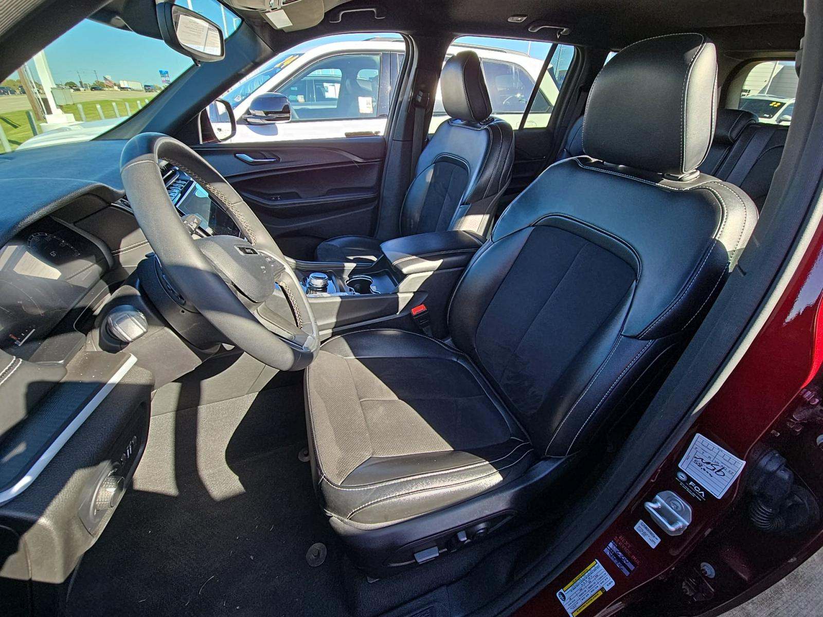 2024 Jeep Grand Cherokee Altitude AWD