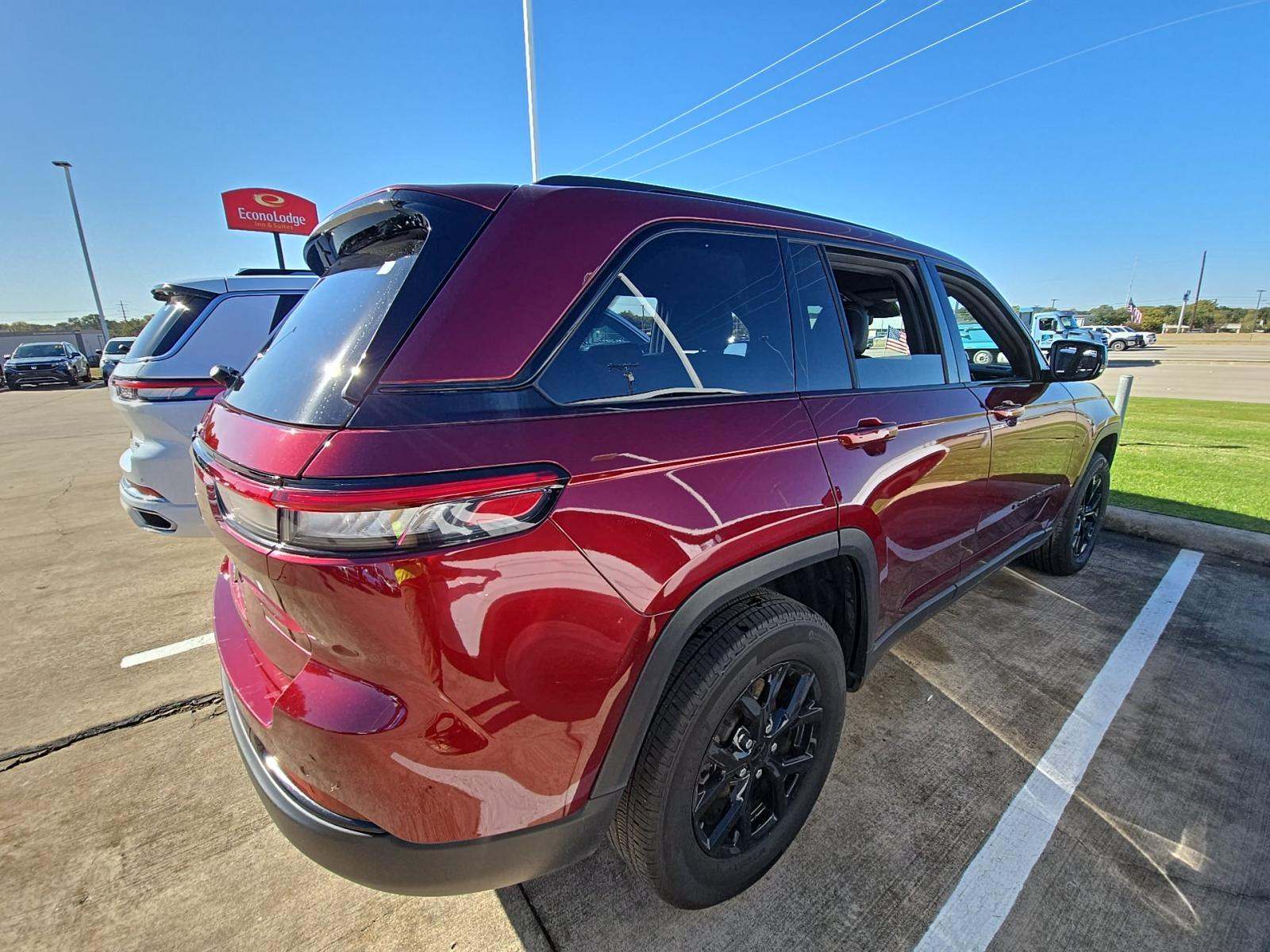 2024 Jeep Grand Cherokee Altitude AWD