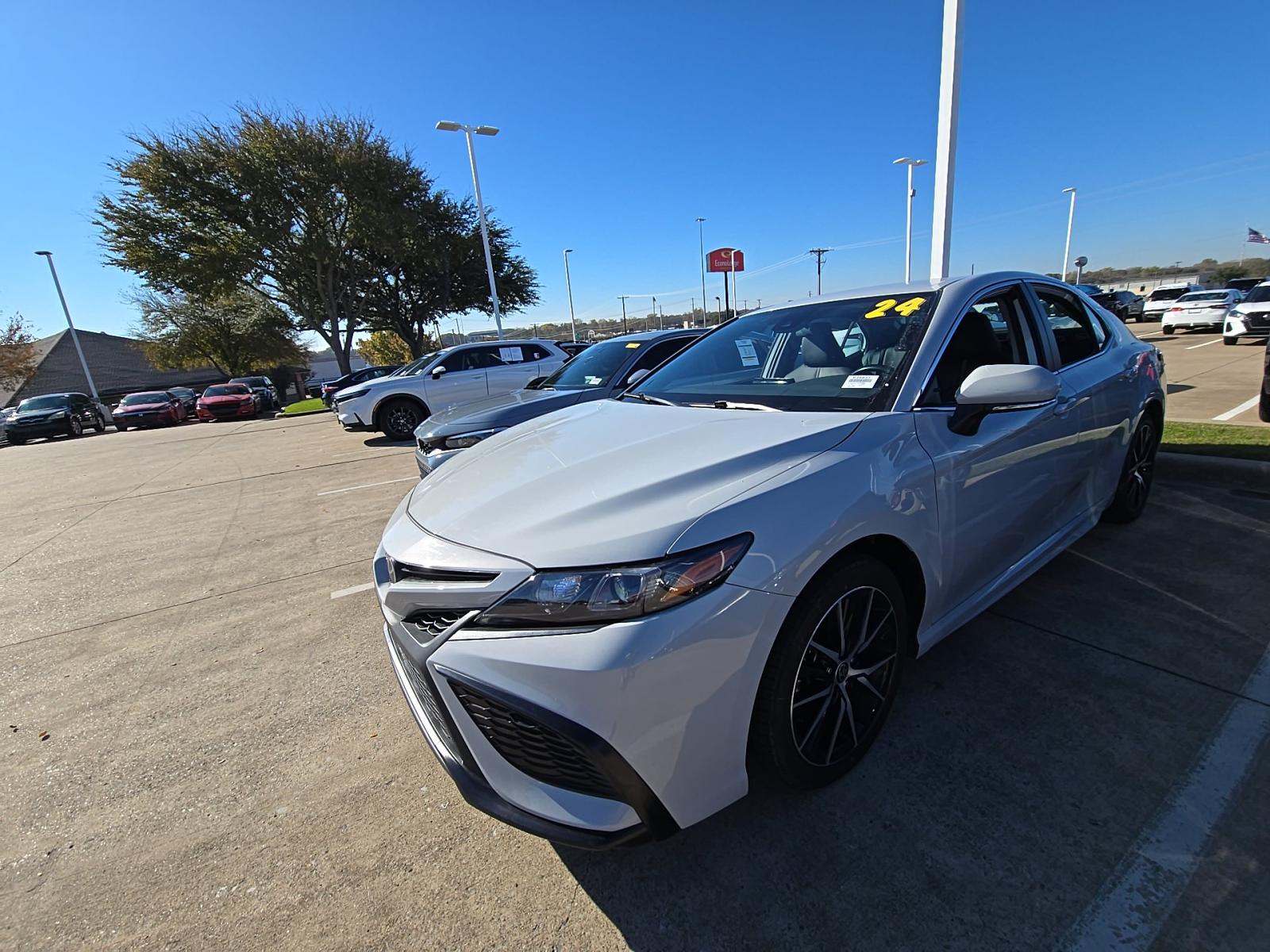 2024 Toyota Camry SE FWD