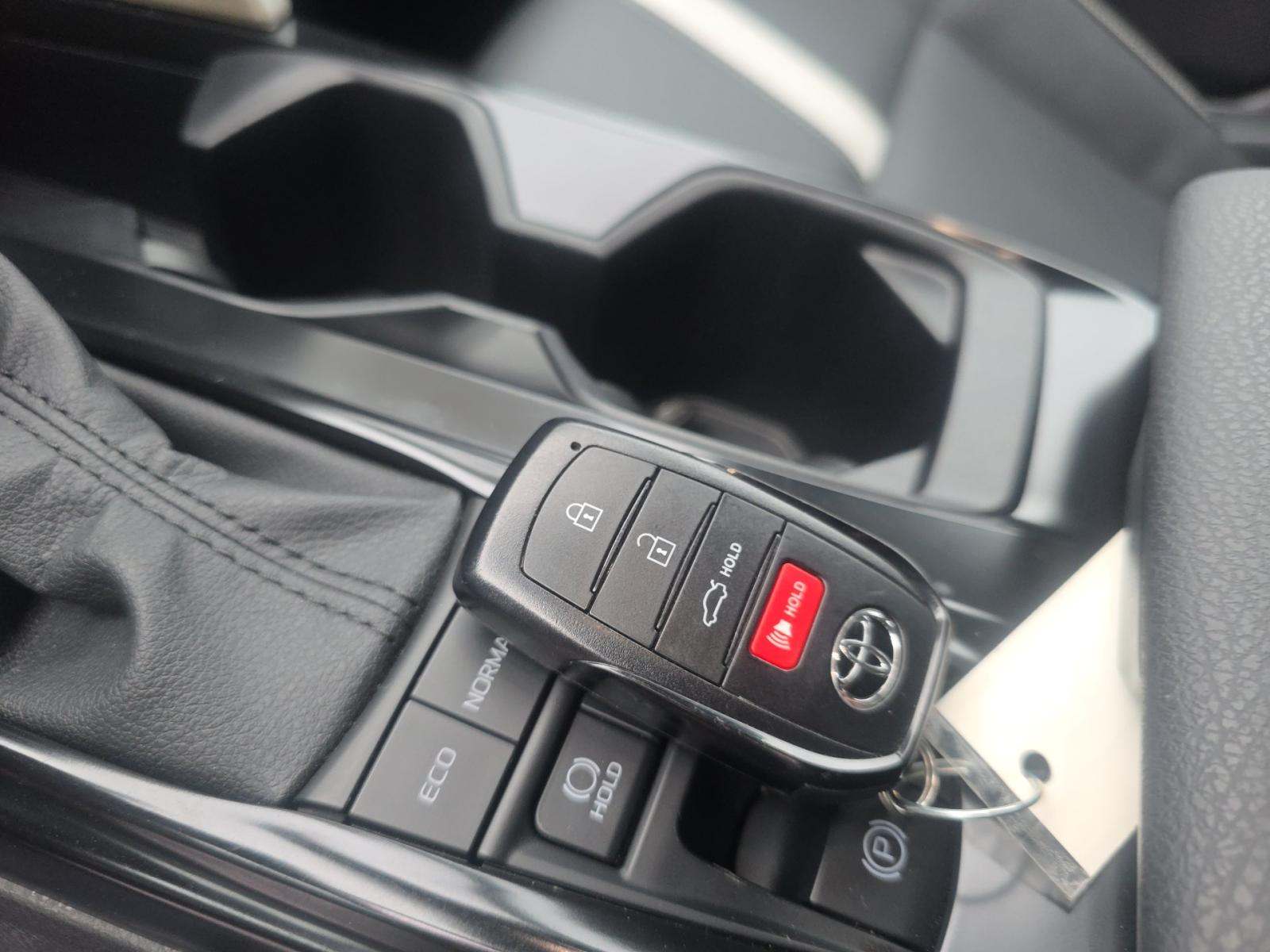 2026 Toyota Camry SE FWD