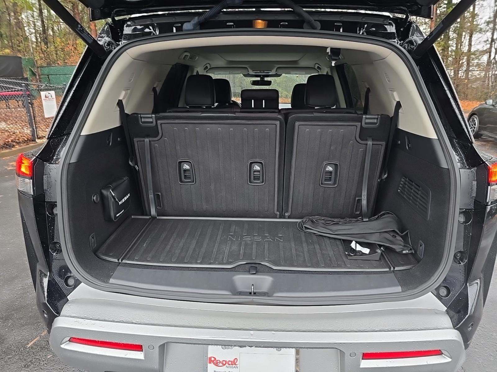 2024 Nissan Pathfinder Platinum FWD