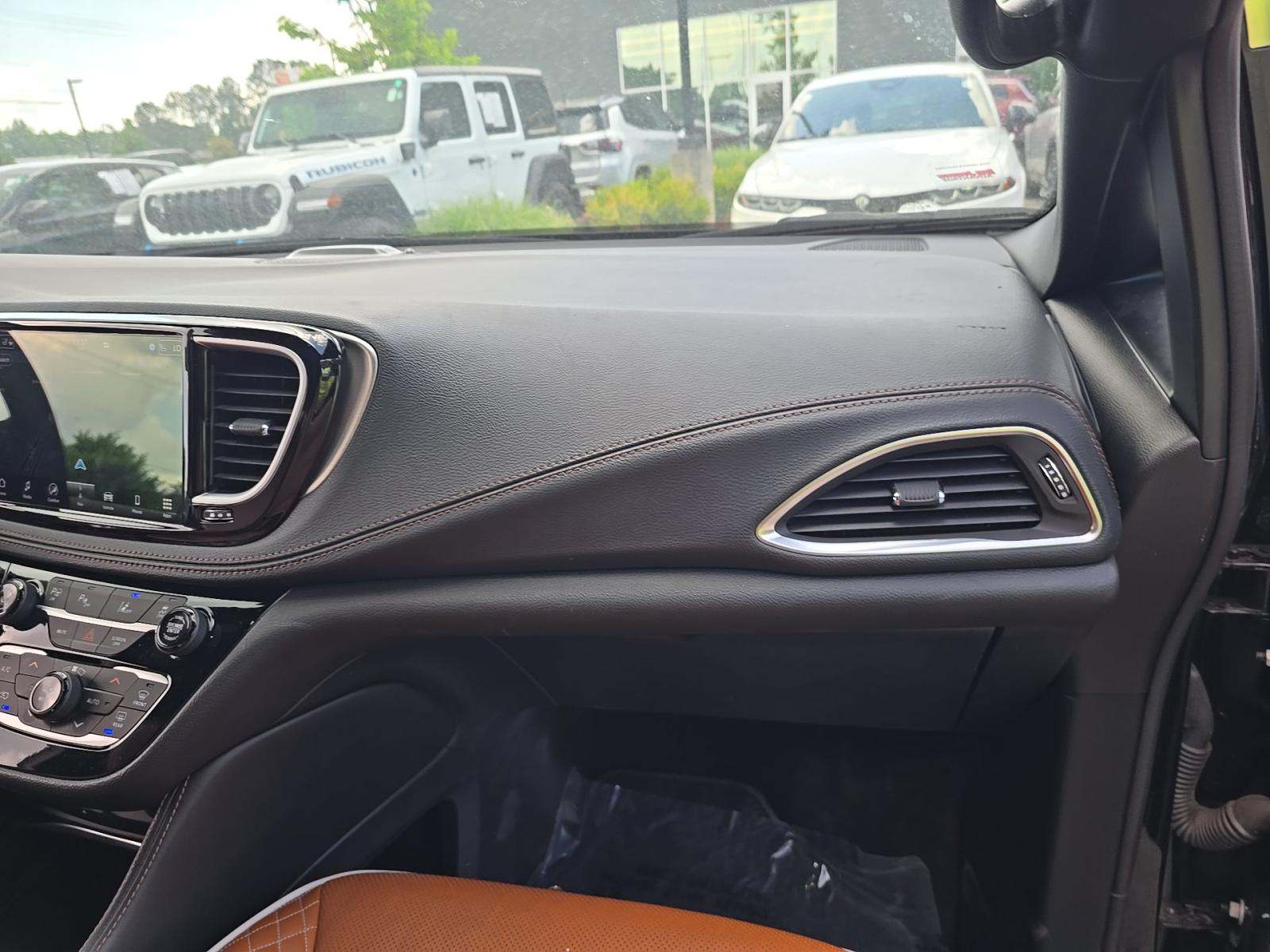 2024 Chrysler Pacifica Hybrid Pinnacle FWD