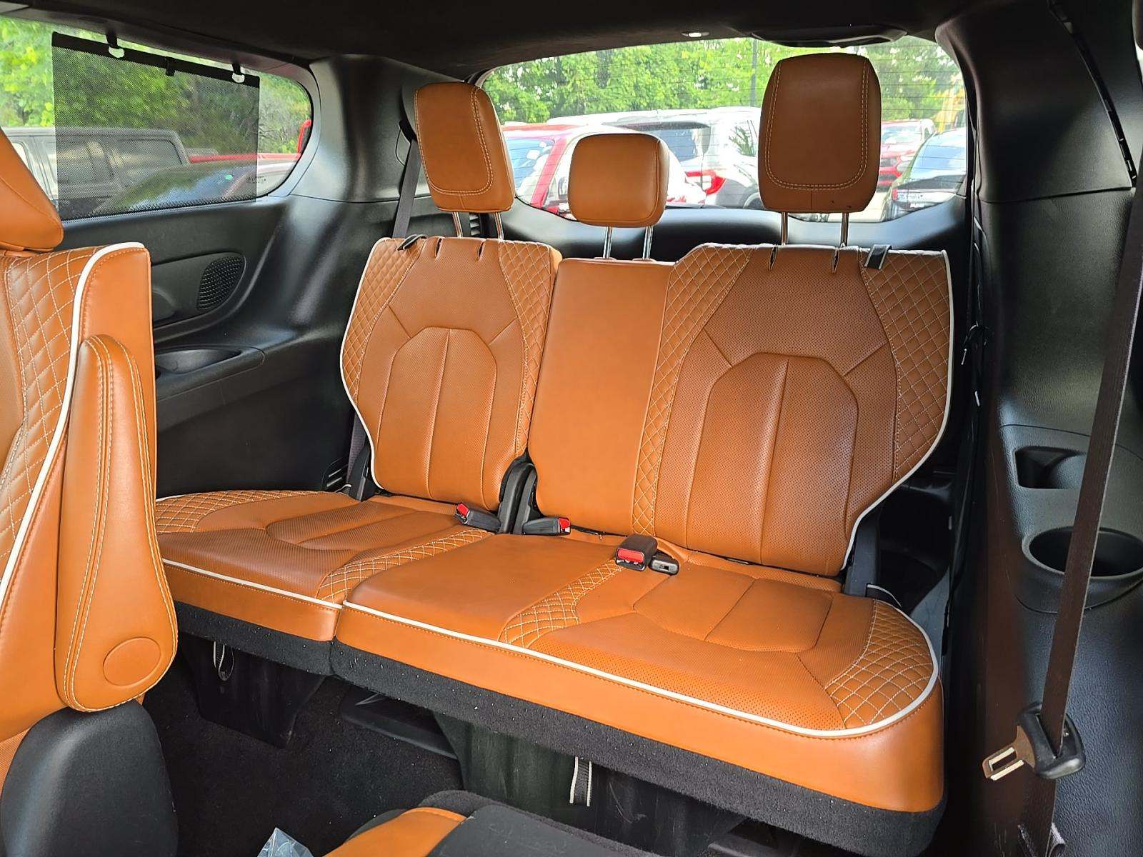 2024 Chrysler Pacifica Hybrid Pinnacle FWD