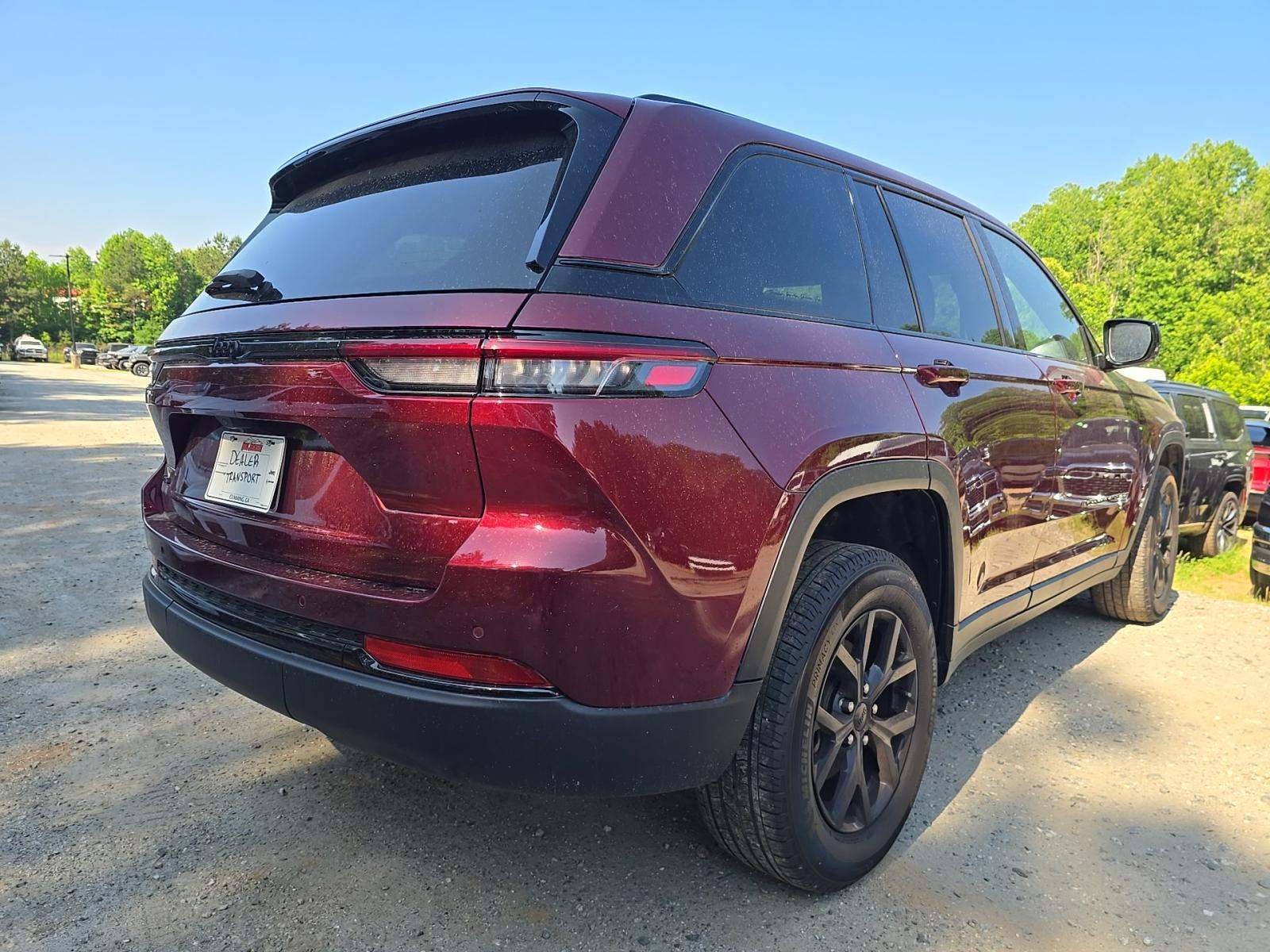 2024 Jeep Grand Cherokee Altitude AWD