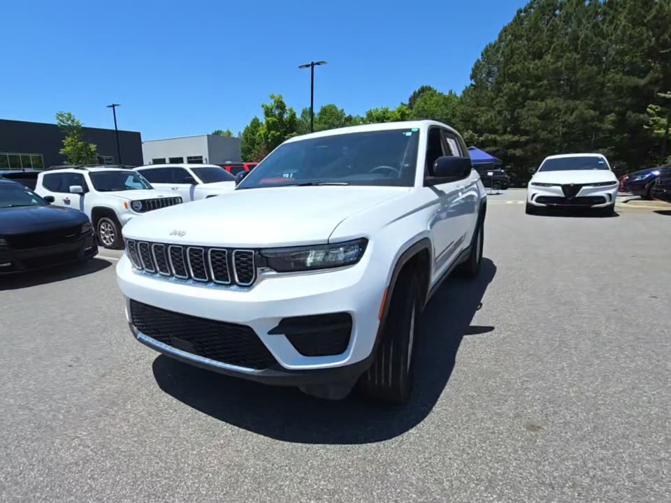 2024 Jeep Grand Cherokee Laredo AWD