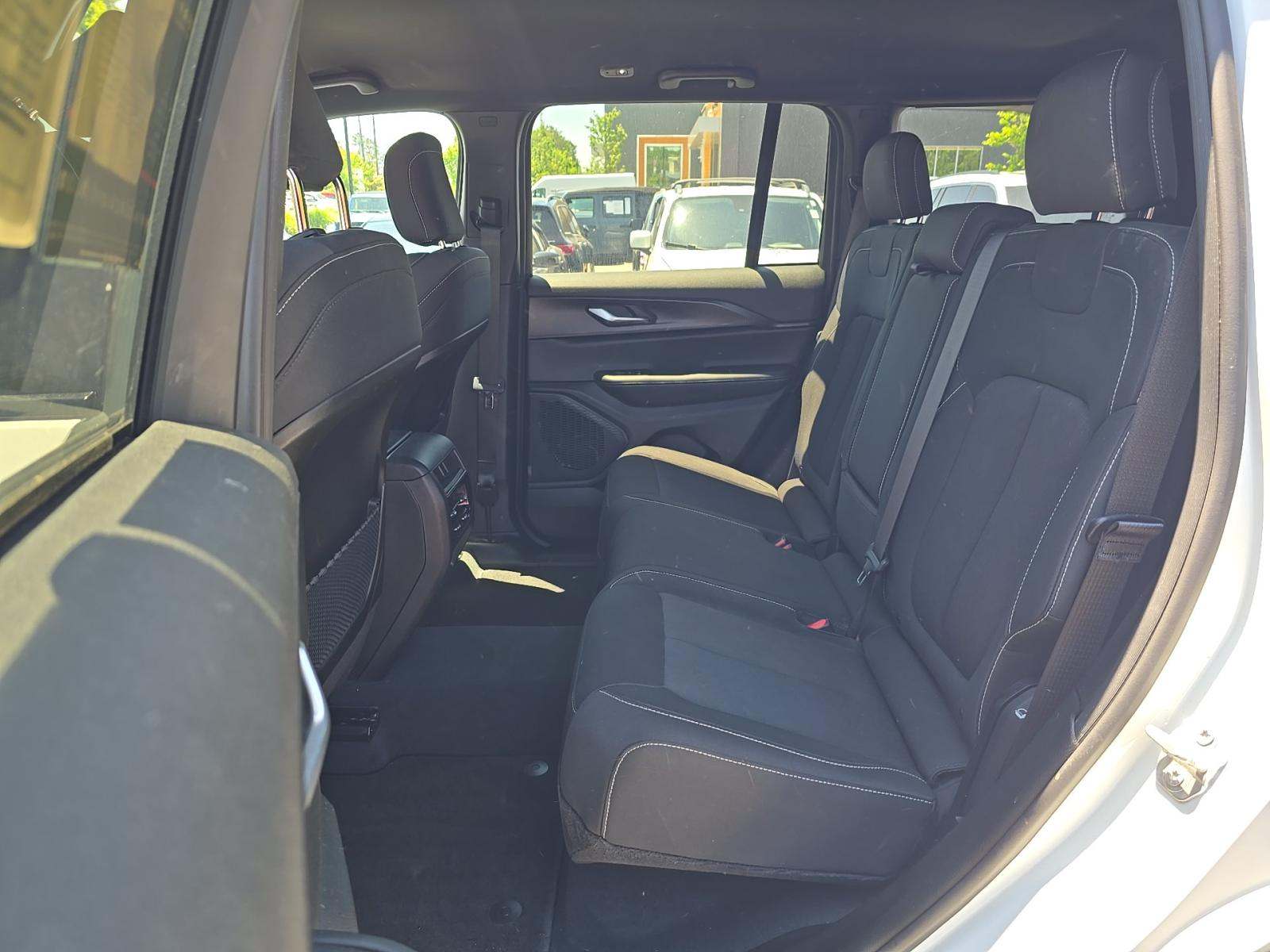 2024 Jeep Grand Cherokee Laredo AWD