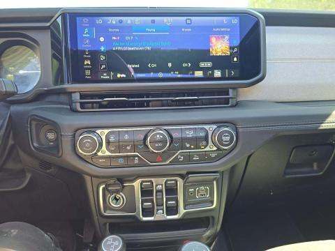 JEEP 4XE SAHARA - 10