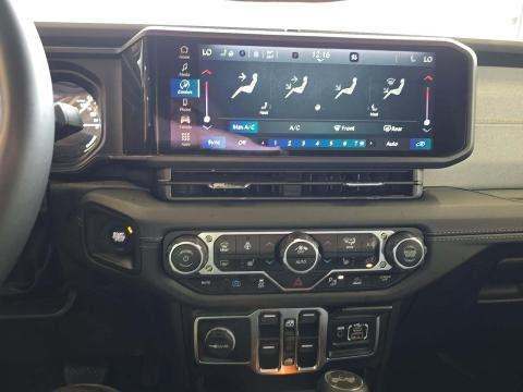 JEEP 4XE SAHARA - 10