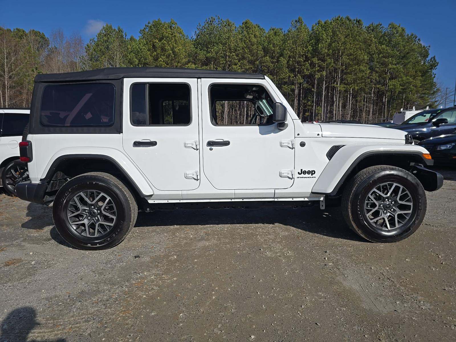 2025 Jeep Wrangler Sahara AWD