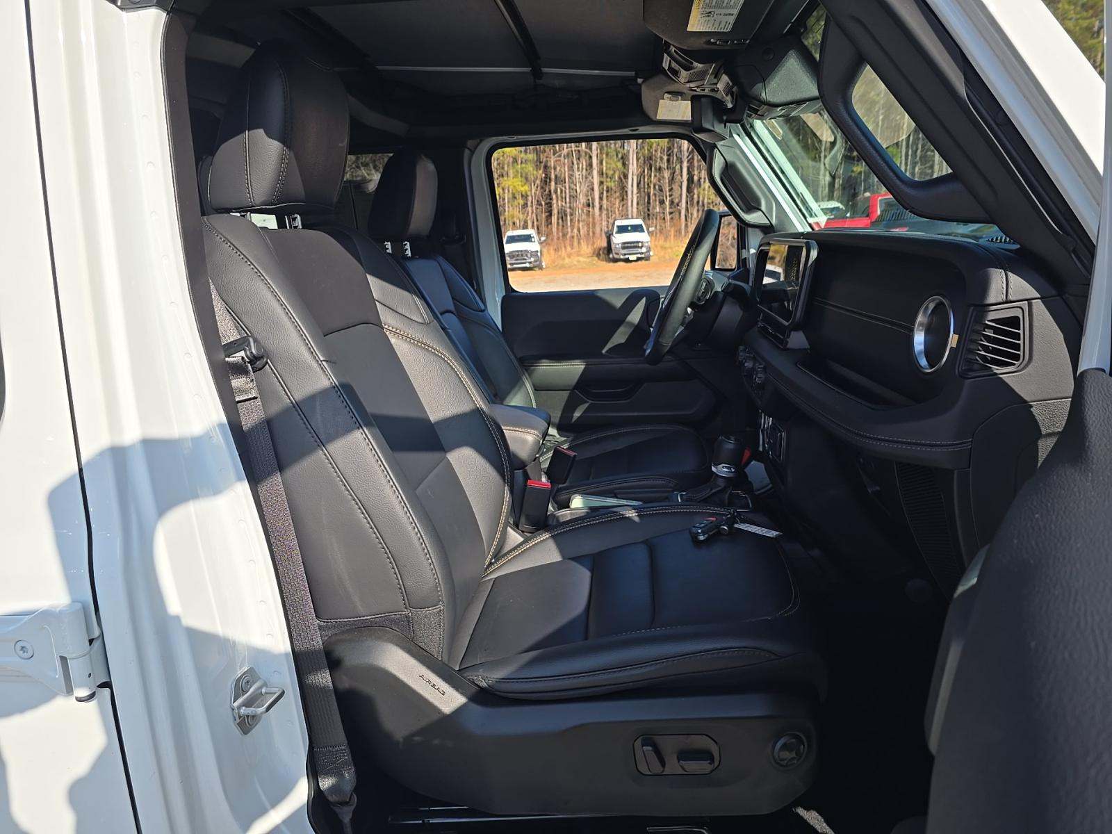 2025 Jeep Wrangler Sahara AWD