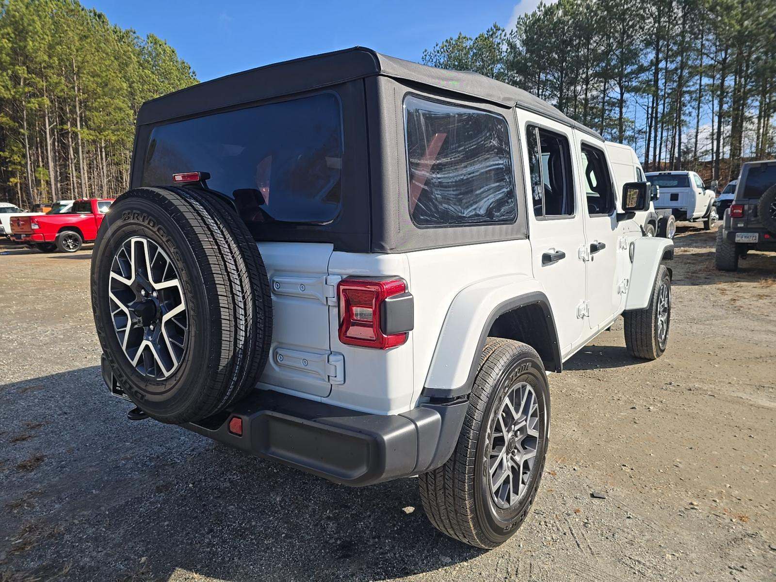 2025 Jeep Wrangler Sahara AWD
