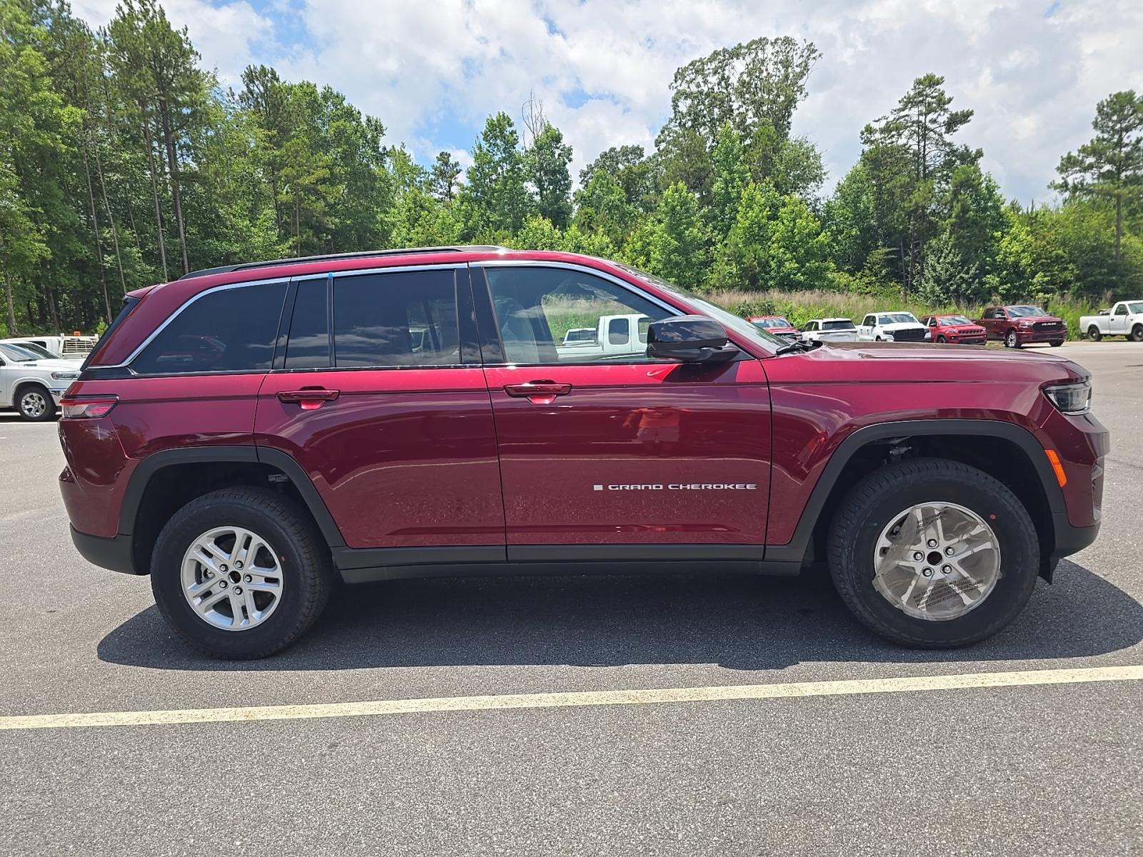 2025 Jeep Grand Cherokee Laredo RWD
