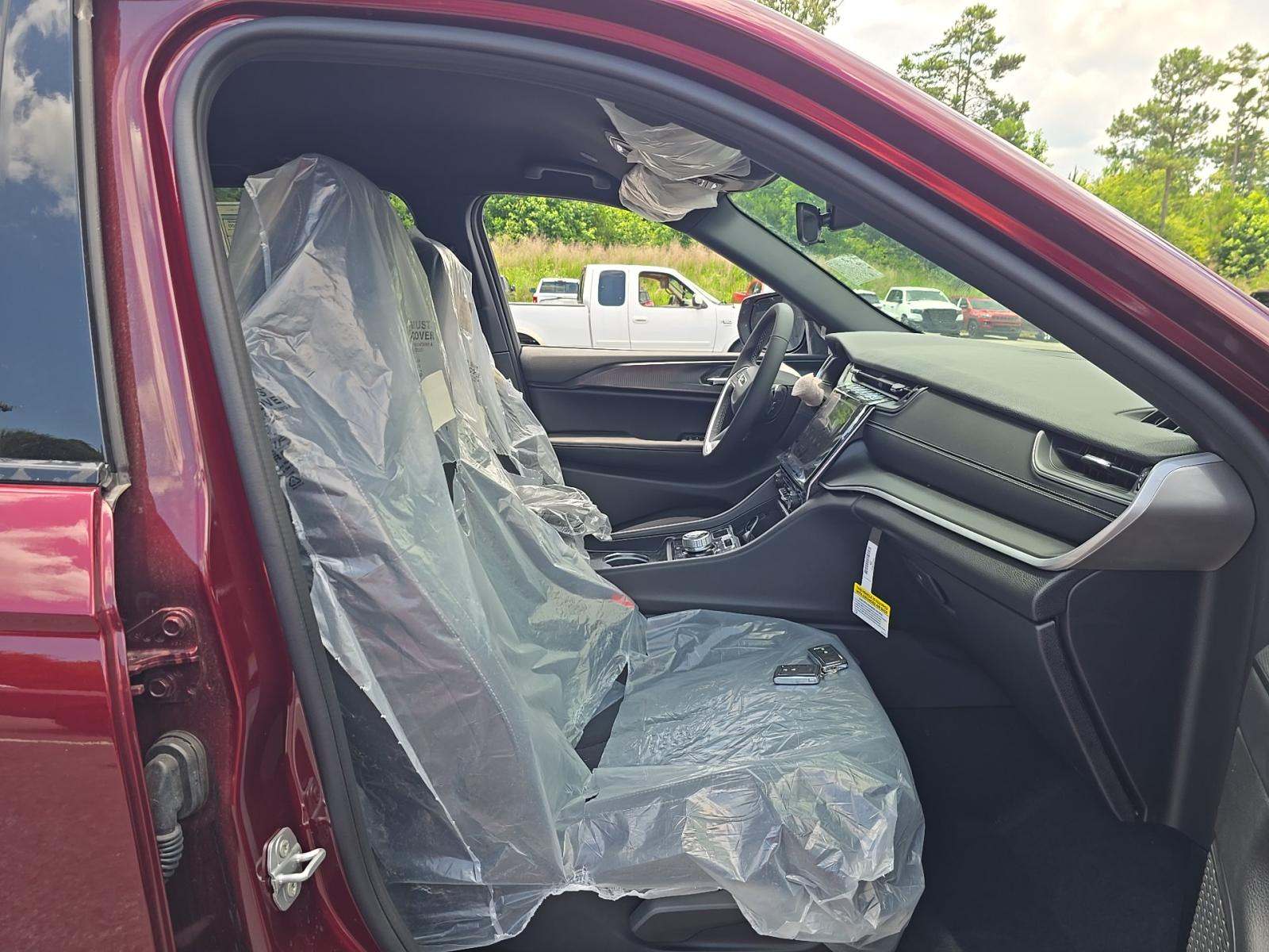 2025 Jeep Grand Cherokee Laredo RWD