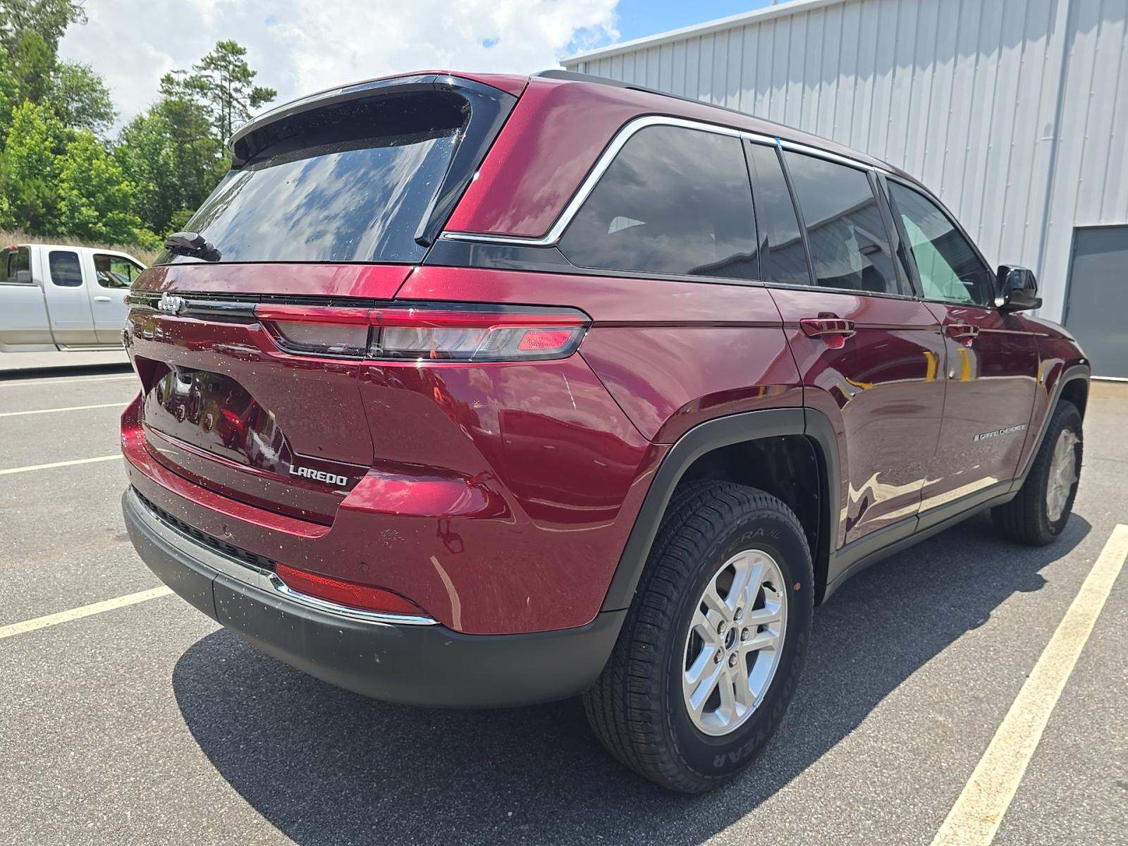 2025 Jeep Grand Cherokee Laredo RWD