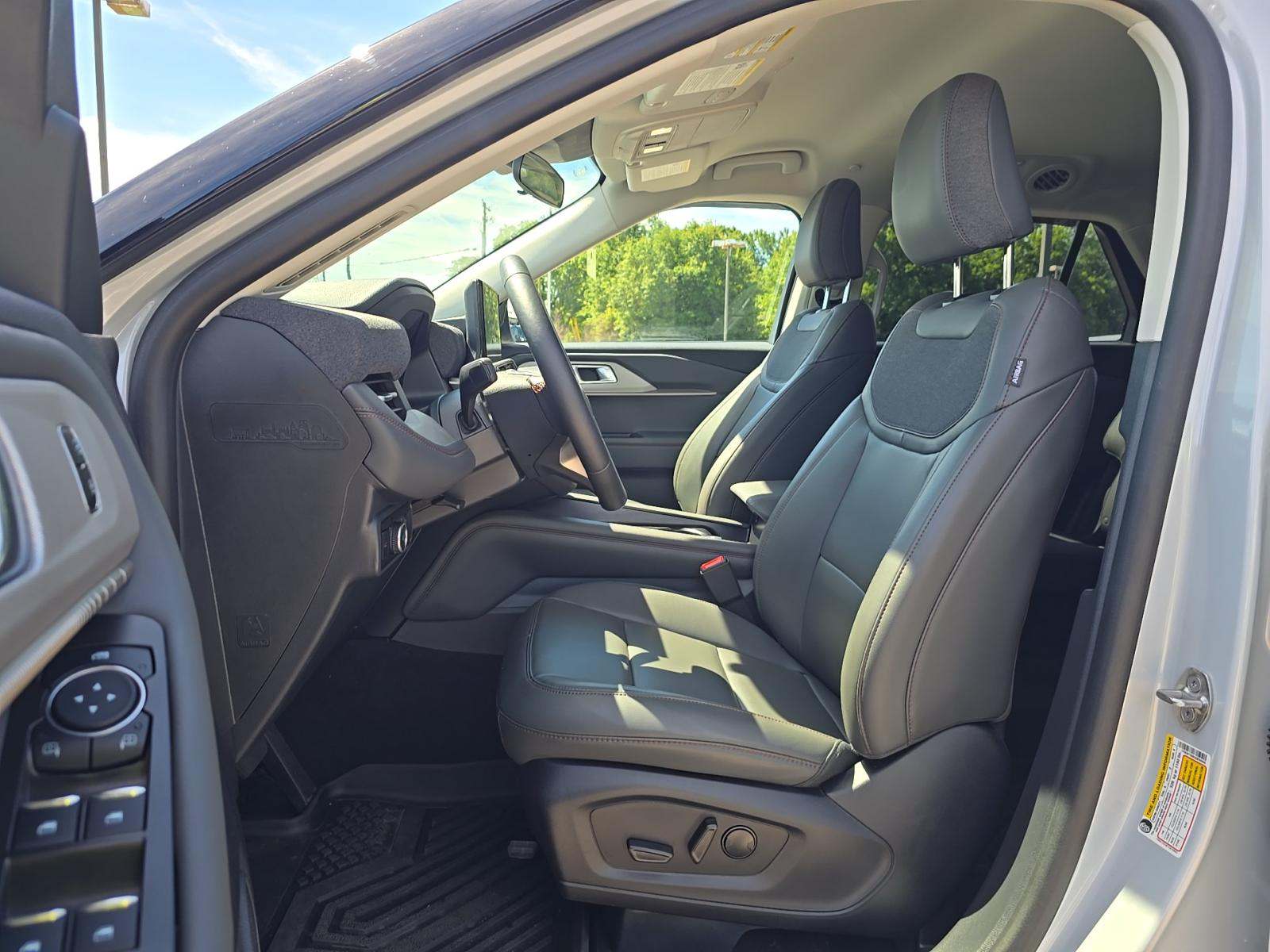 2025 Ford Explorer Active RWD
