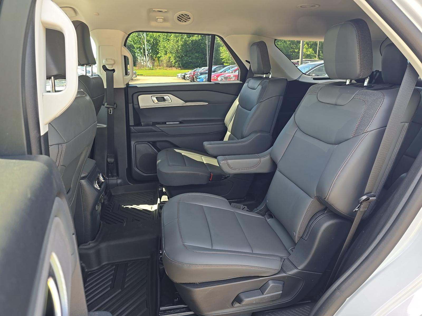 2025 Ford Explorer Active RWD