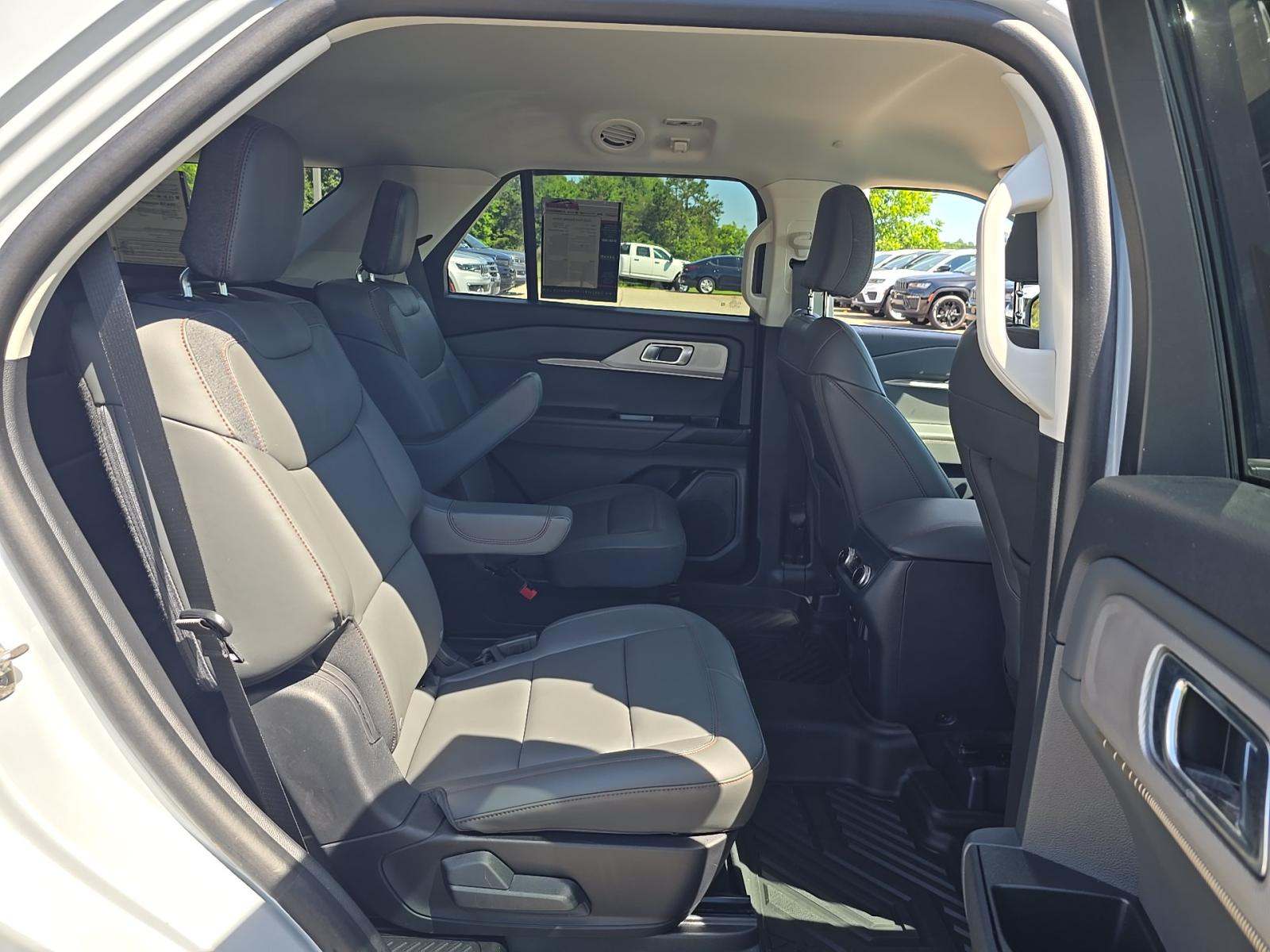 2025 Ford Explorer Active RWD