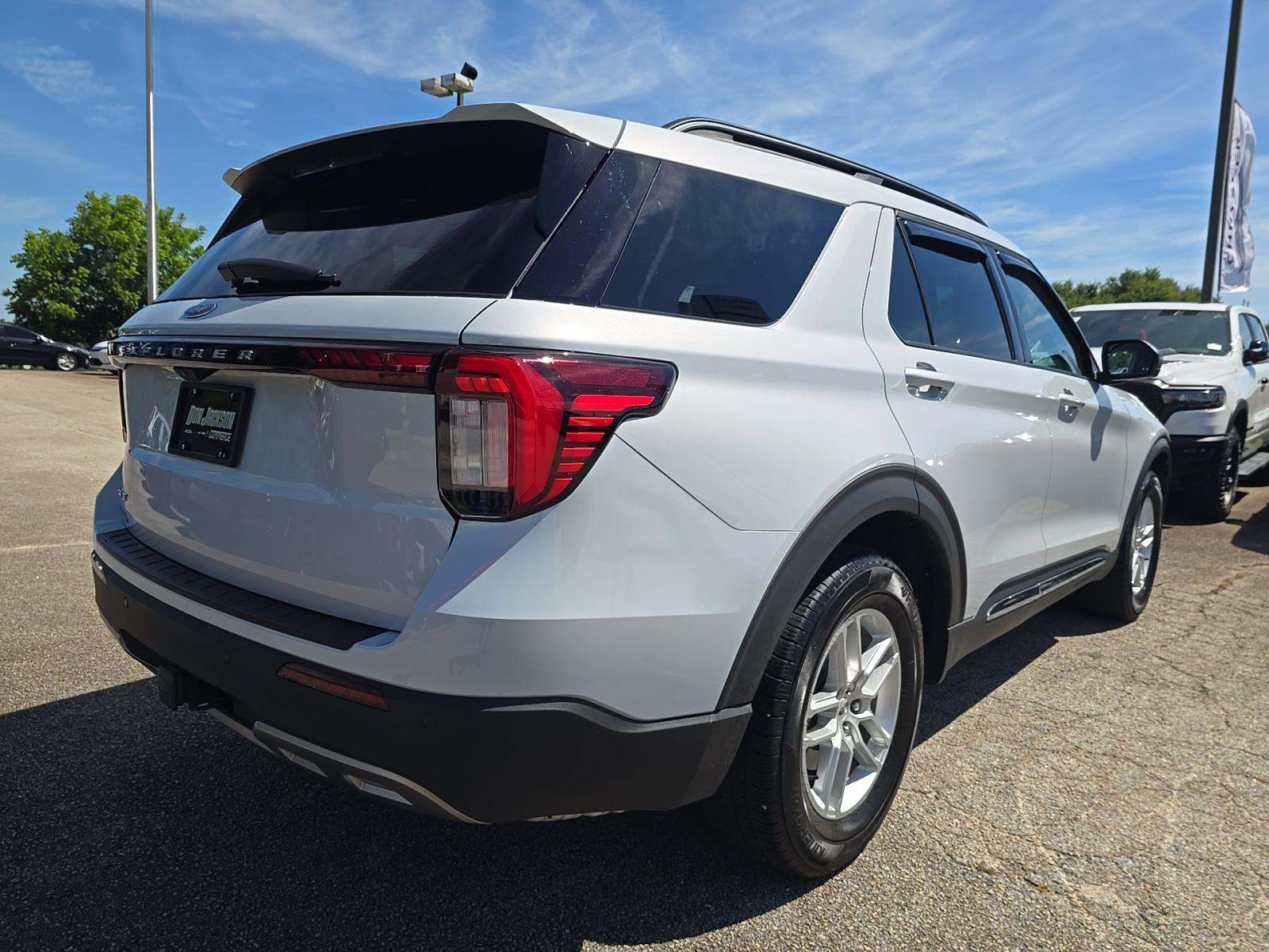 2025 Ford Explorer Active RWD