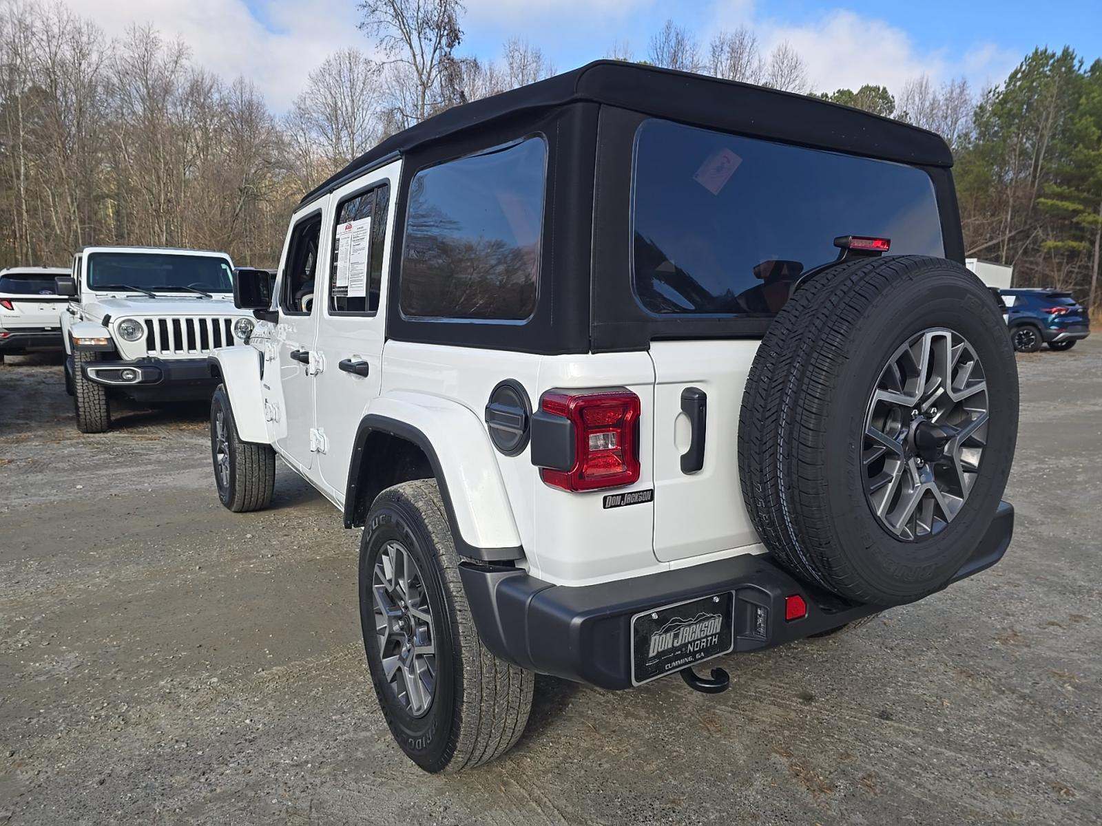 2024 Jeep Wrangler Sahara AWD