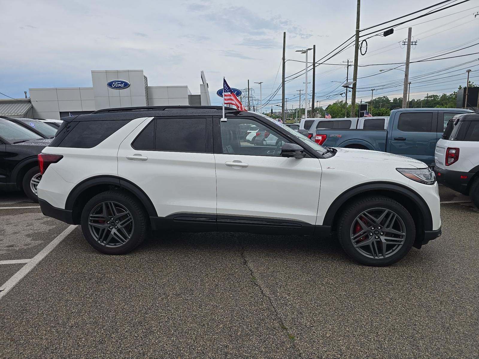 2025 Ford Explorer ST-Line AWD