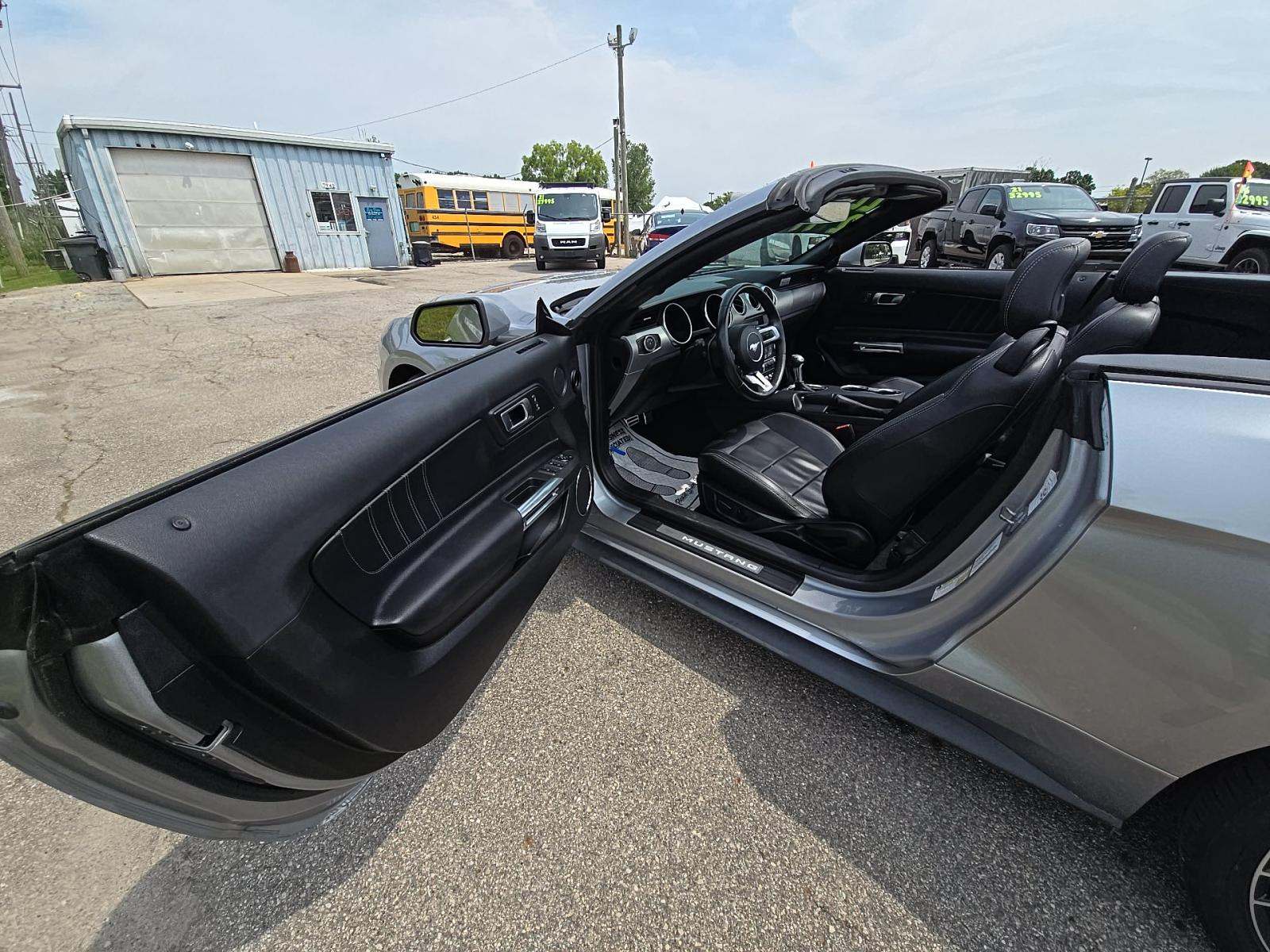 2022 Ford Mustang EcoBoost Premium RWD