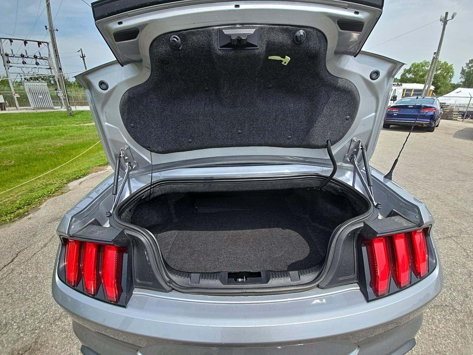 2022 Ford Mustang EcoBoost Premium RWD