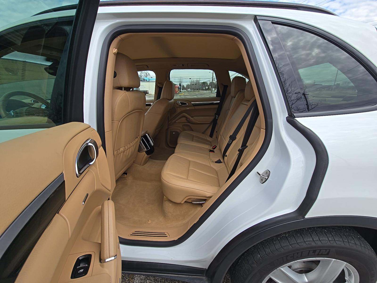 PORSCHE CAYENNE - 9