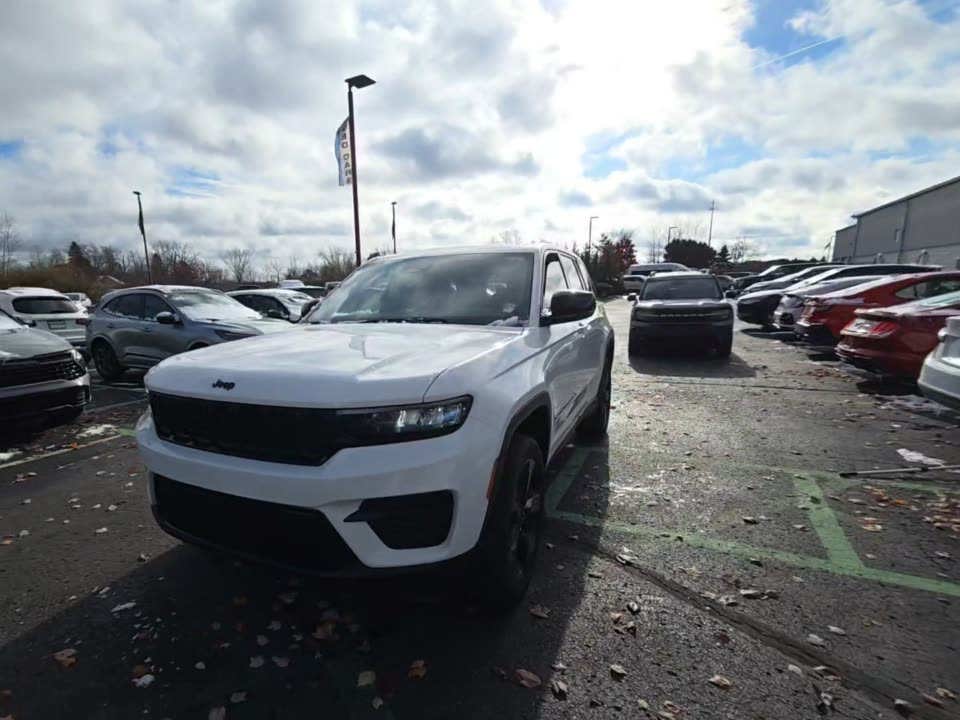2023 Jeep Grand Cherokee Altitude AWD