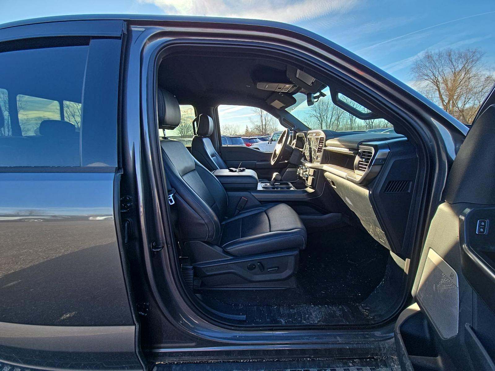 2025 Ford F-150 Lariat AWD