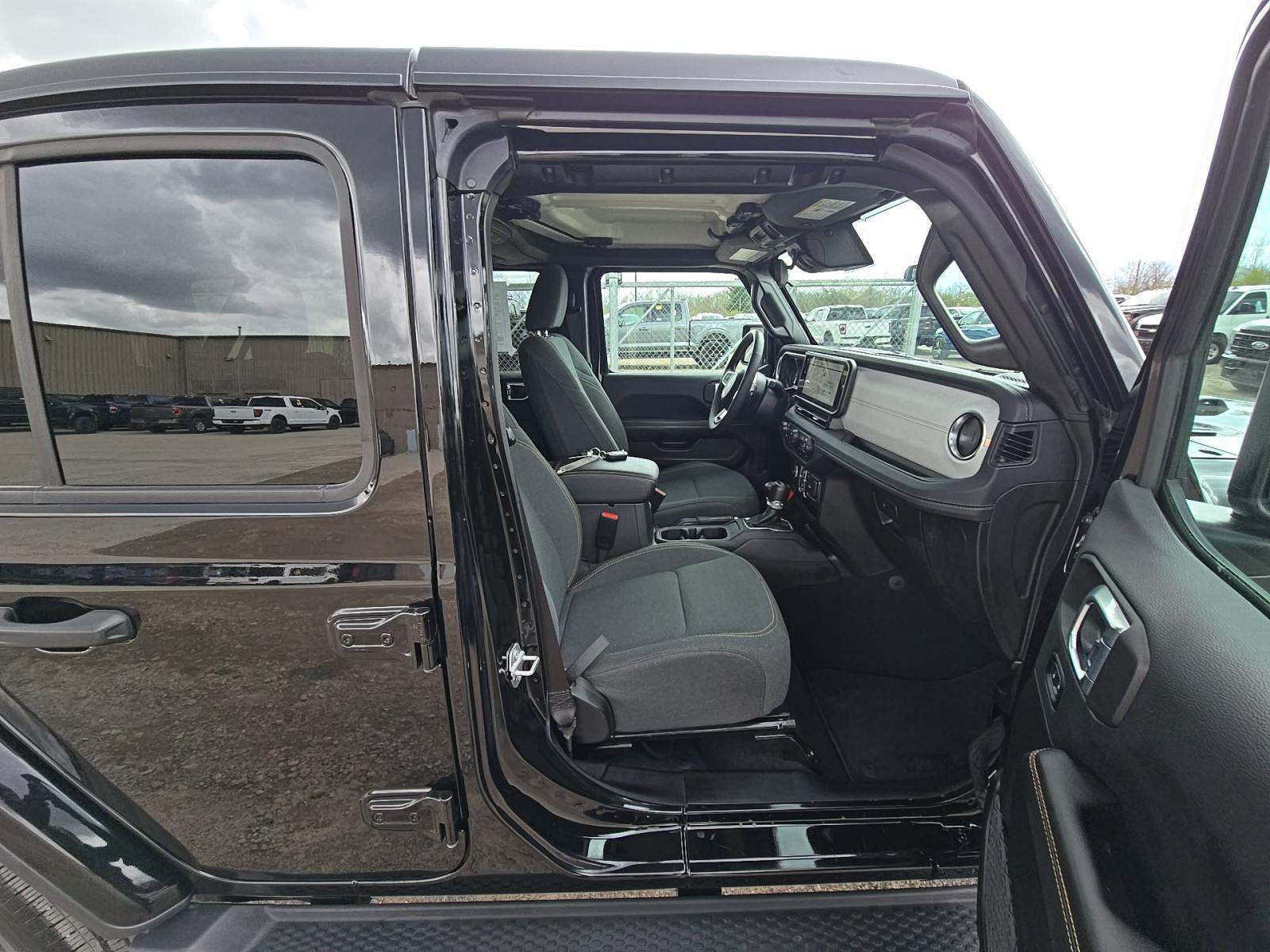 2024 Jeep Wrangler Sahara AWD