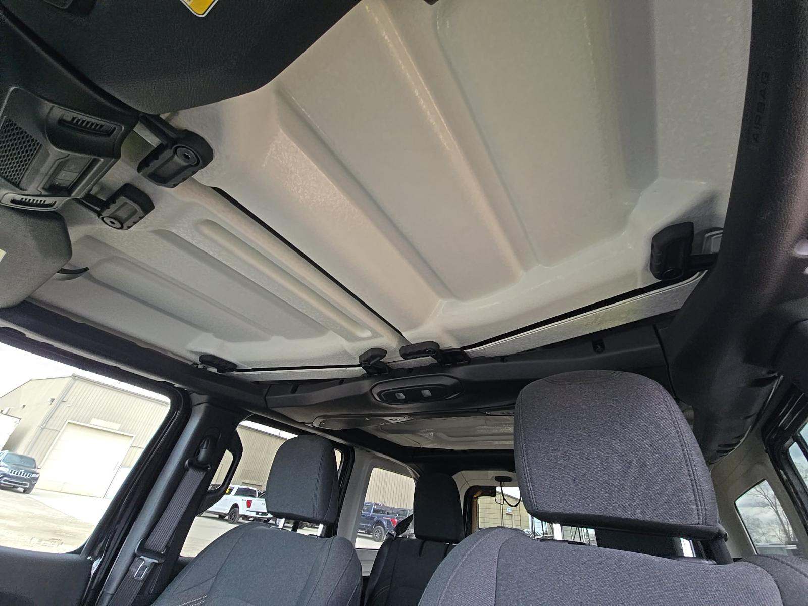 2024 Jeep Wrangler Sahara AWD