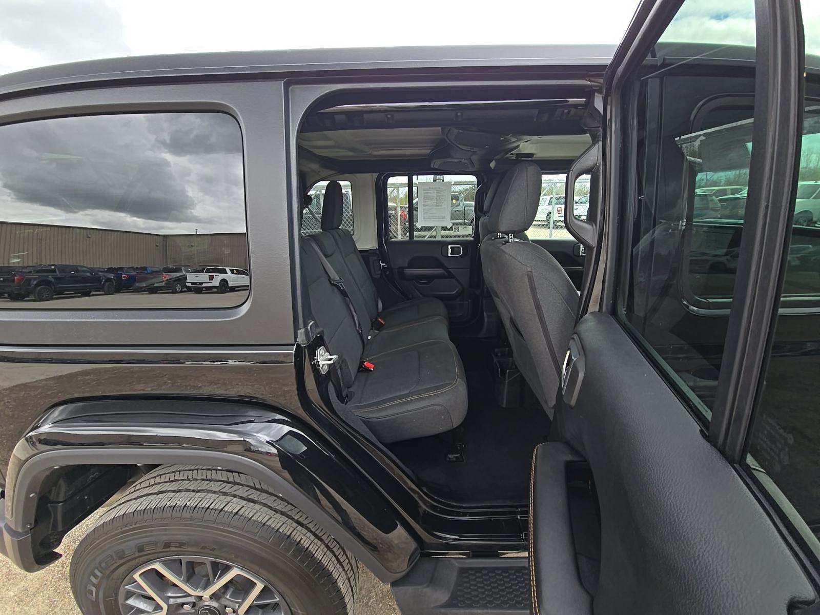 2024 Jeep Wrangler Sahara AWD
