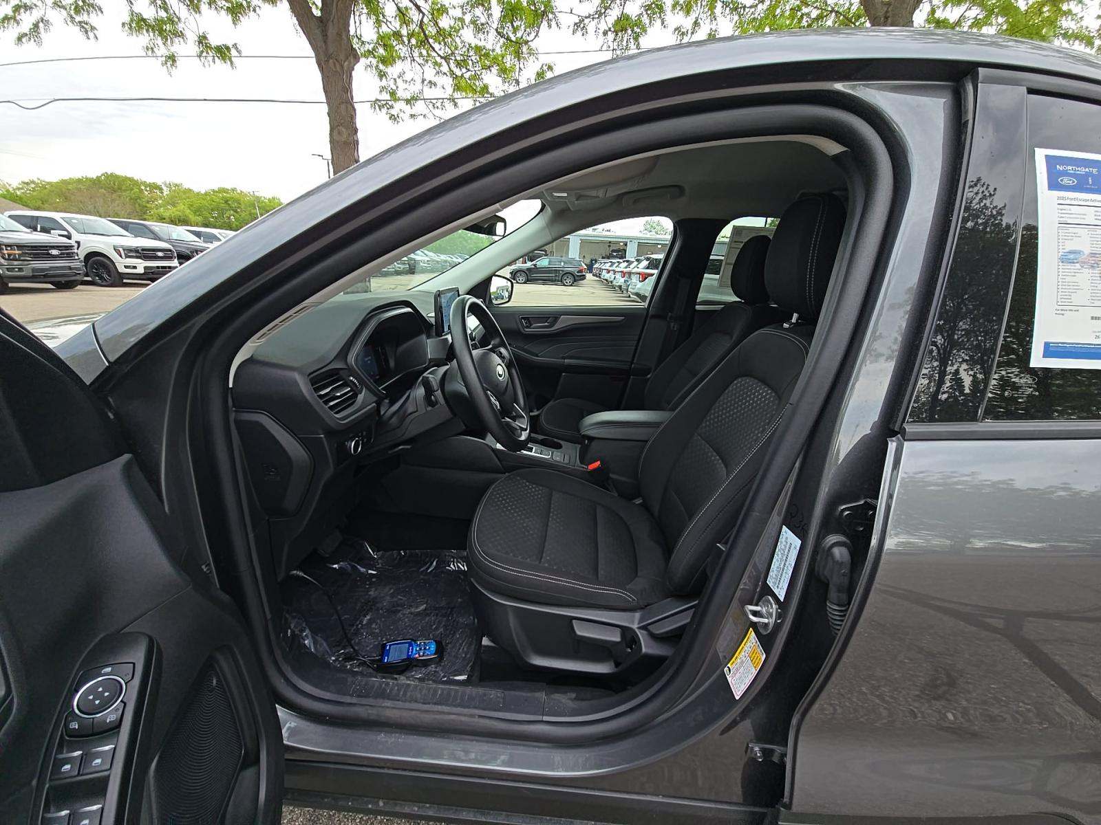 FORD ESCAPE - 2