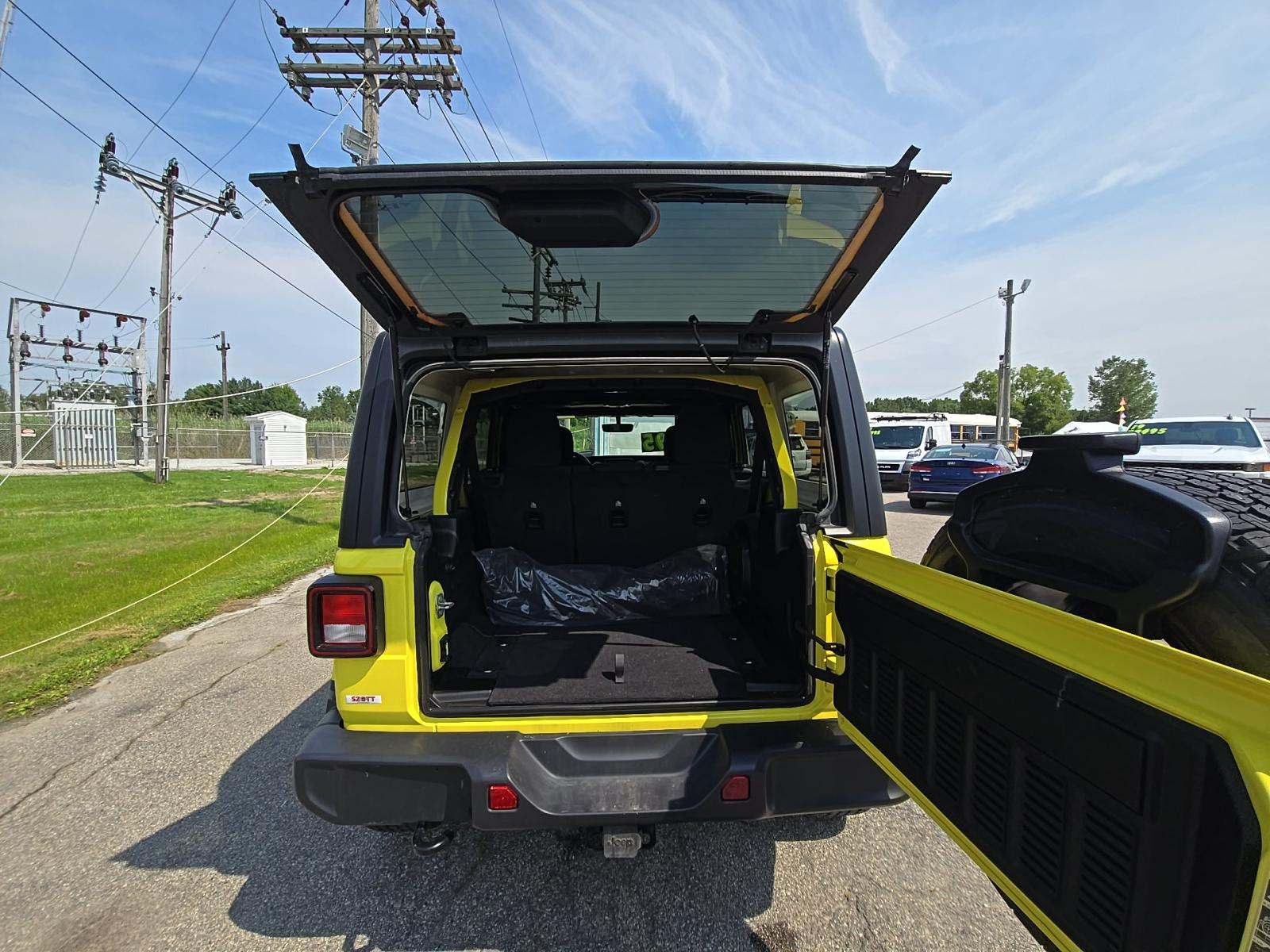 2023 Jeep Wrangler Sahara AWD
