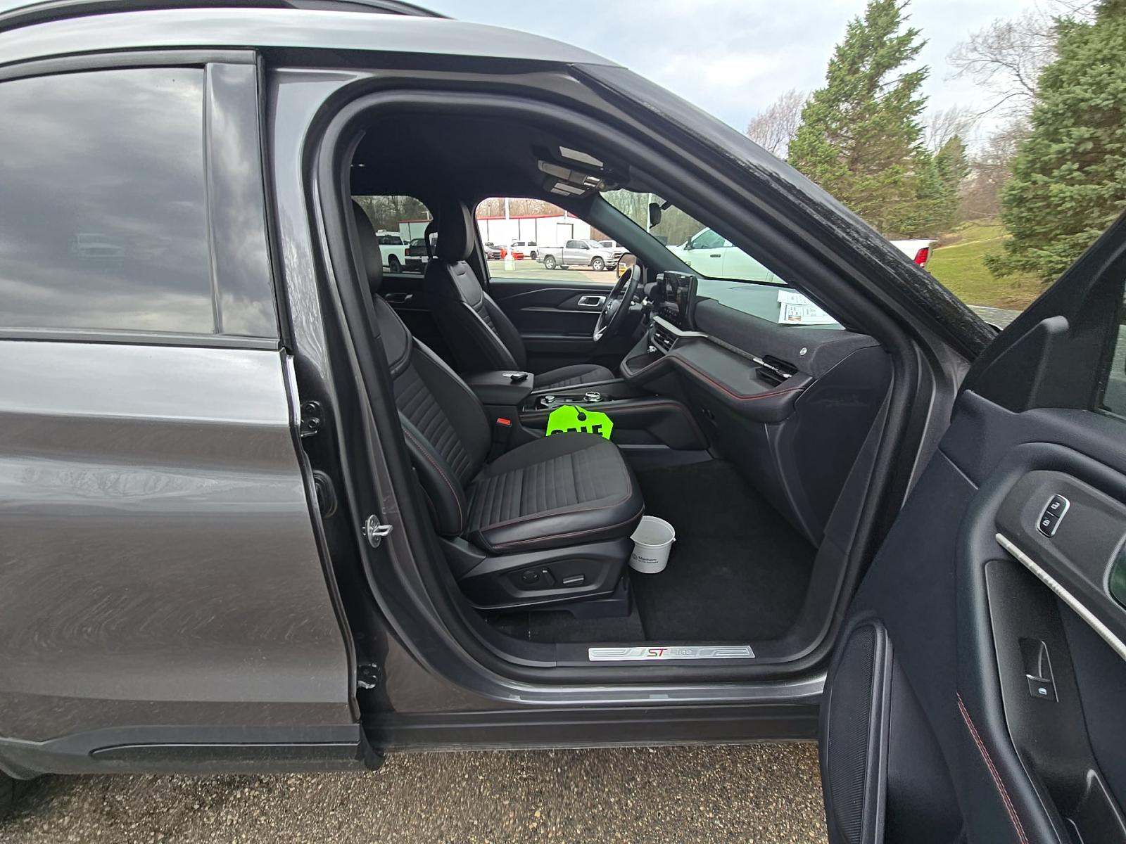 2025 Ford Explorer ST-Line AWD