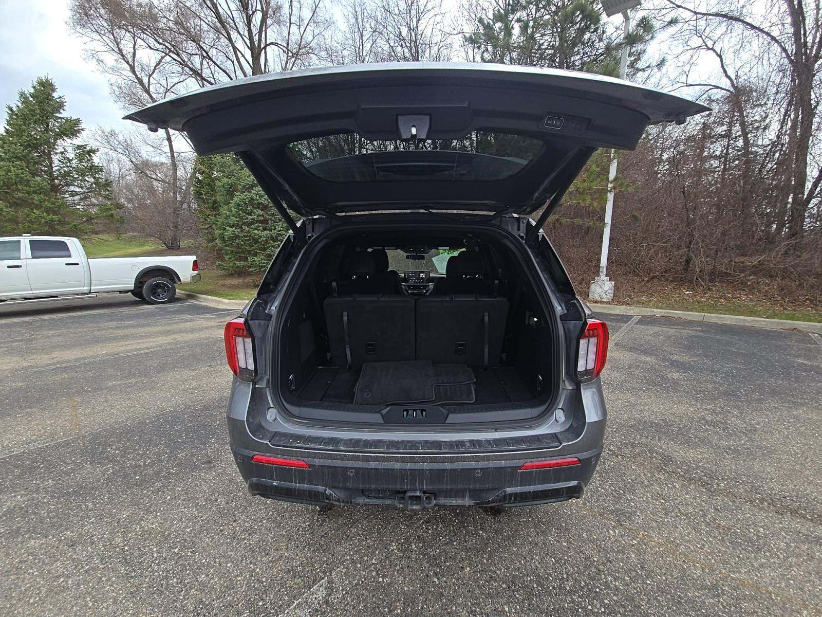 2025 Ford Explorer ST-Line AWD