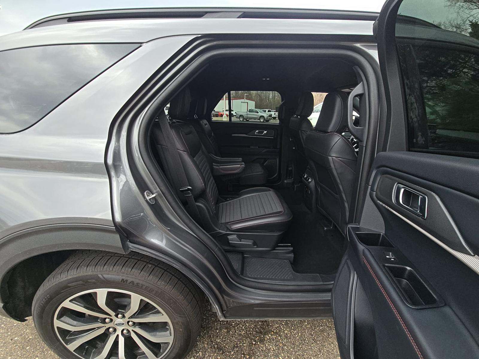 2025 Ford Explorer ST-Line AWD