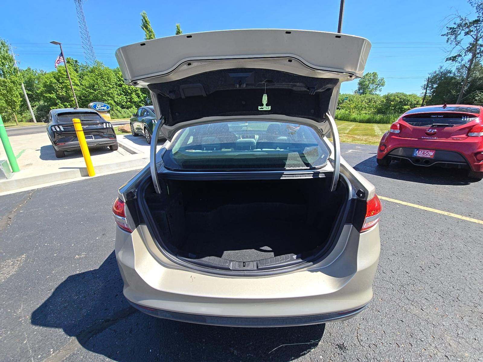 FORD FUSION - 10