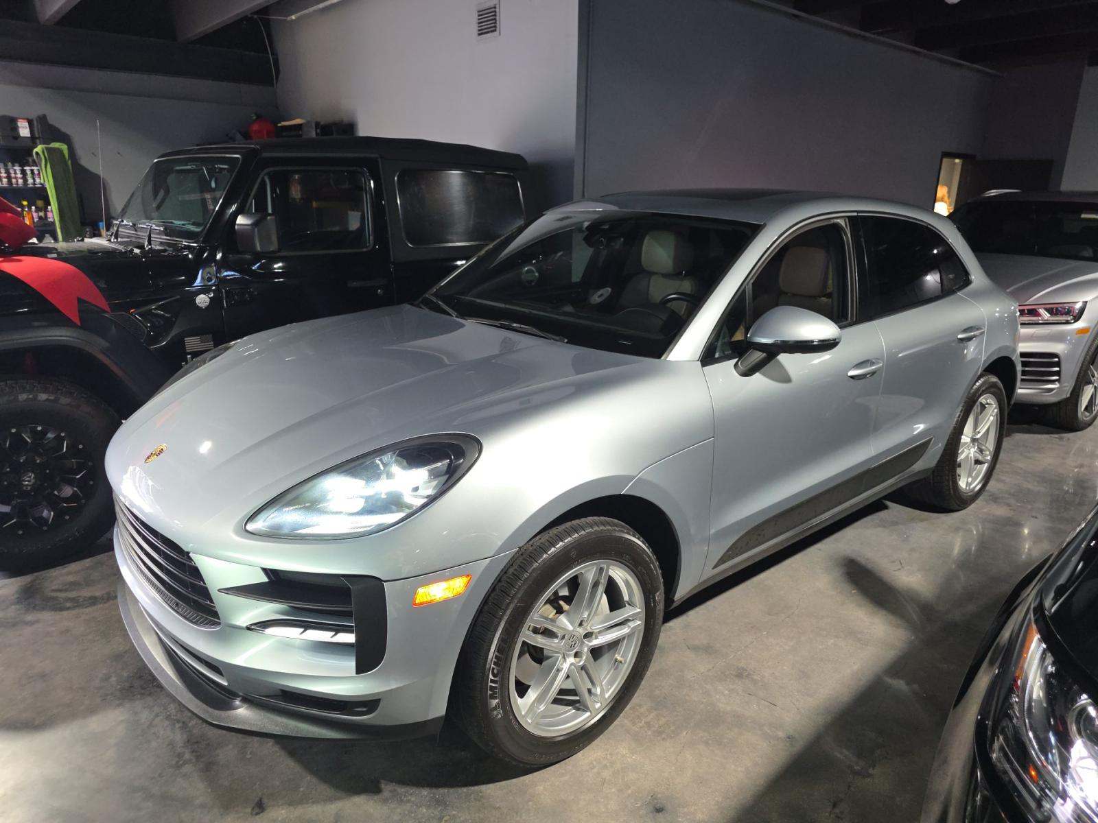 PORSCHE MACAN - 1