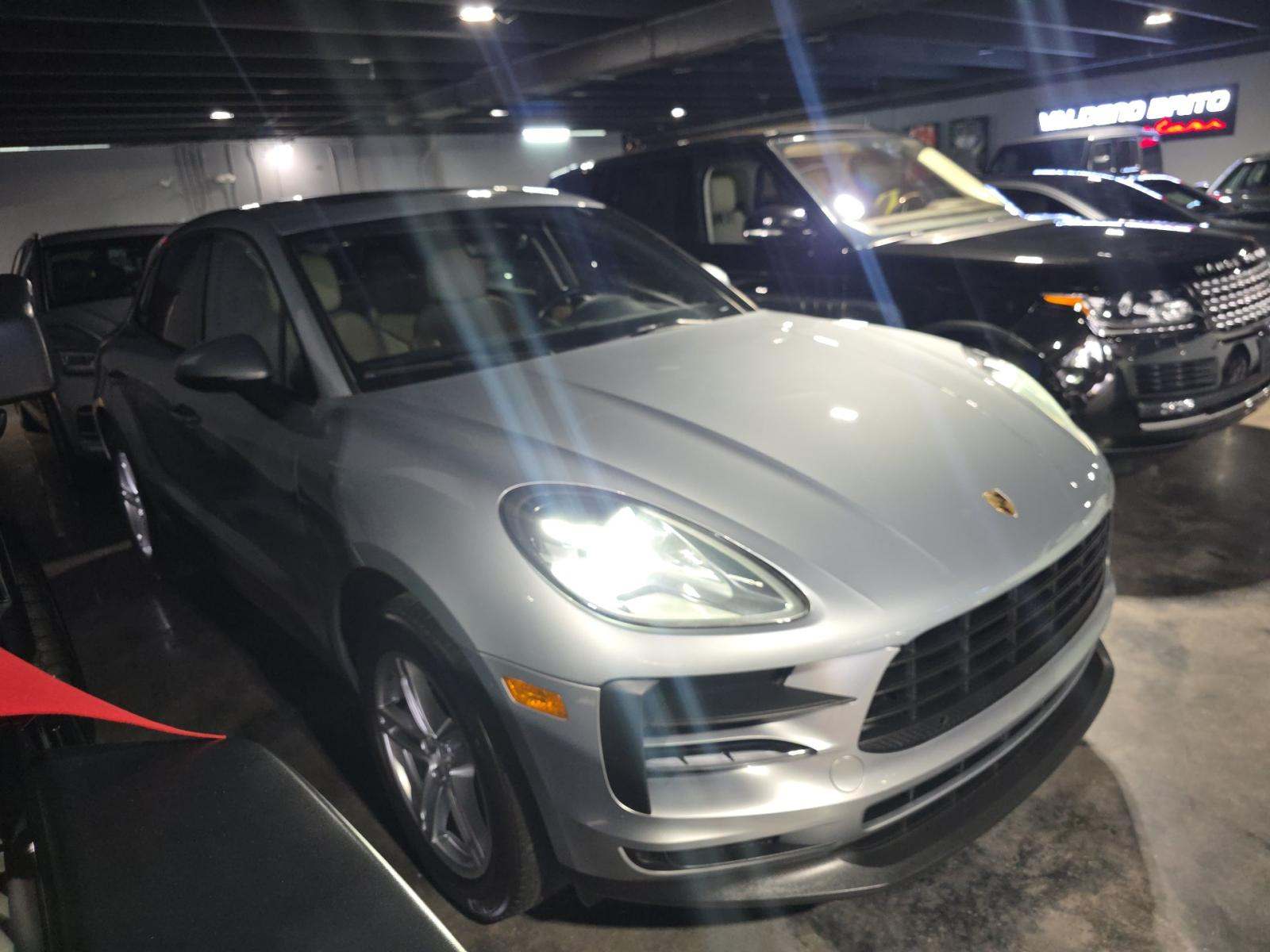 PORSCHE MACAN - 4