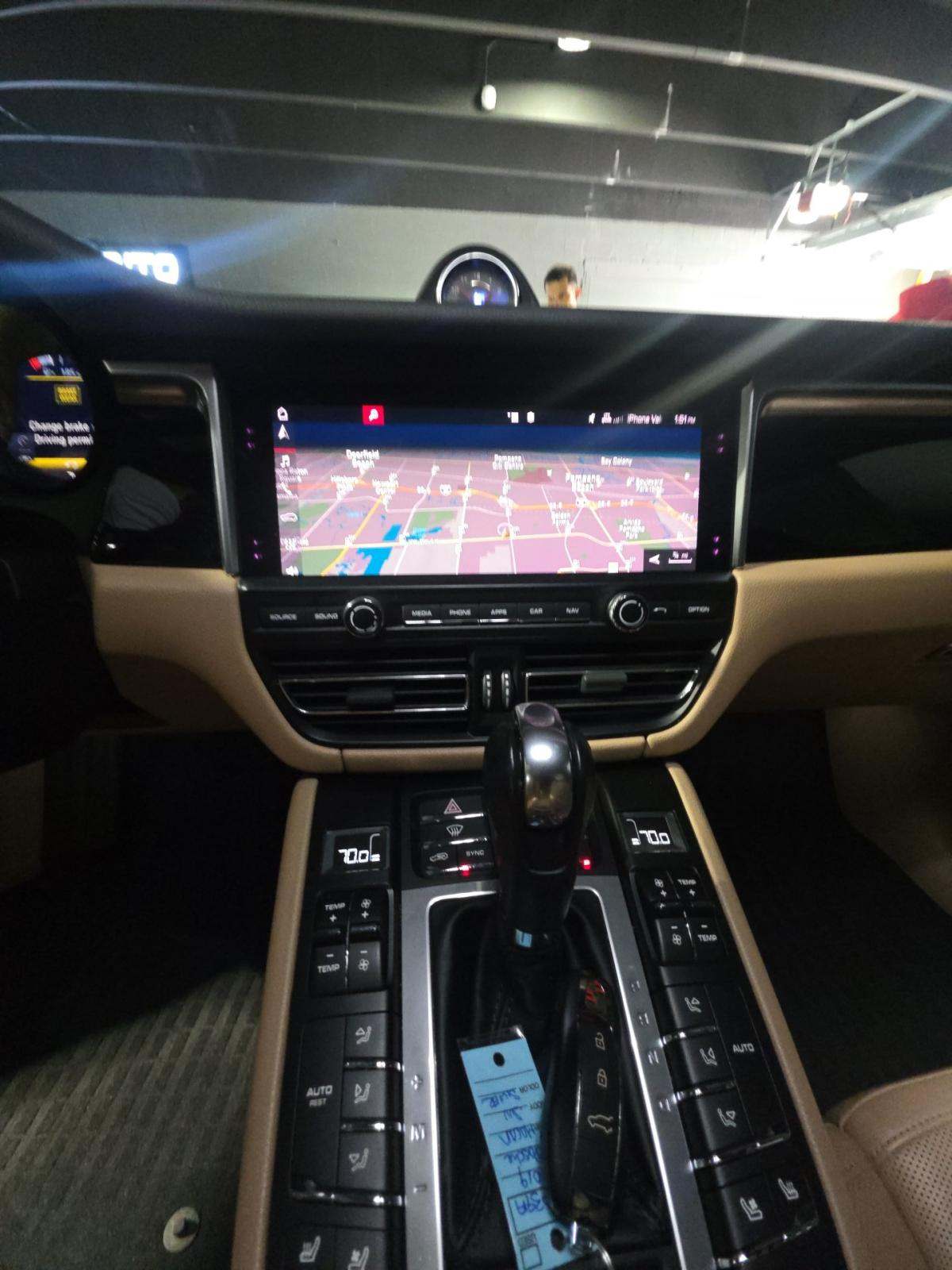 PORSCHE MACAN - 10